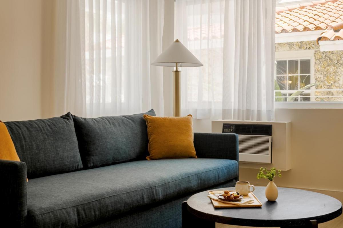 Kenmore Village Hotel, South Beach photo 7