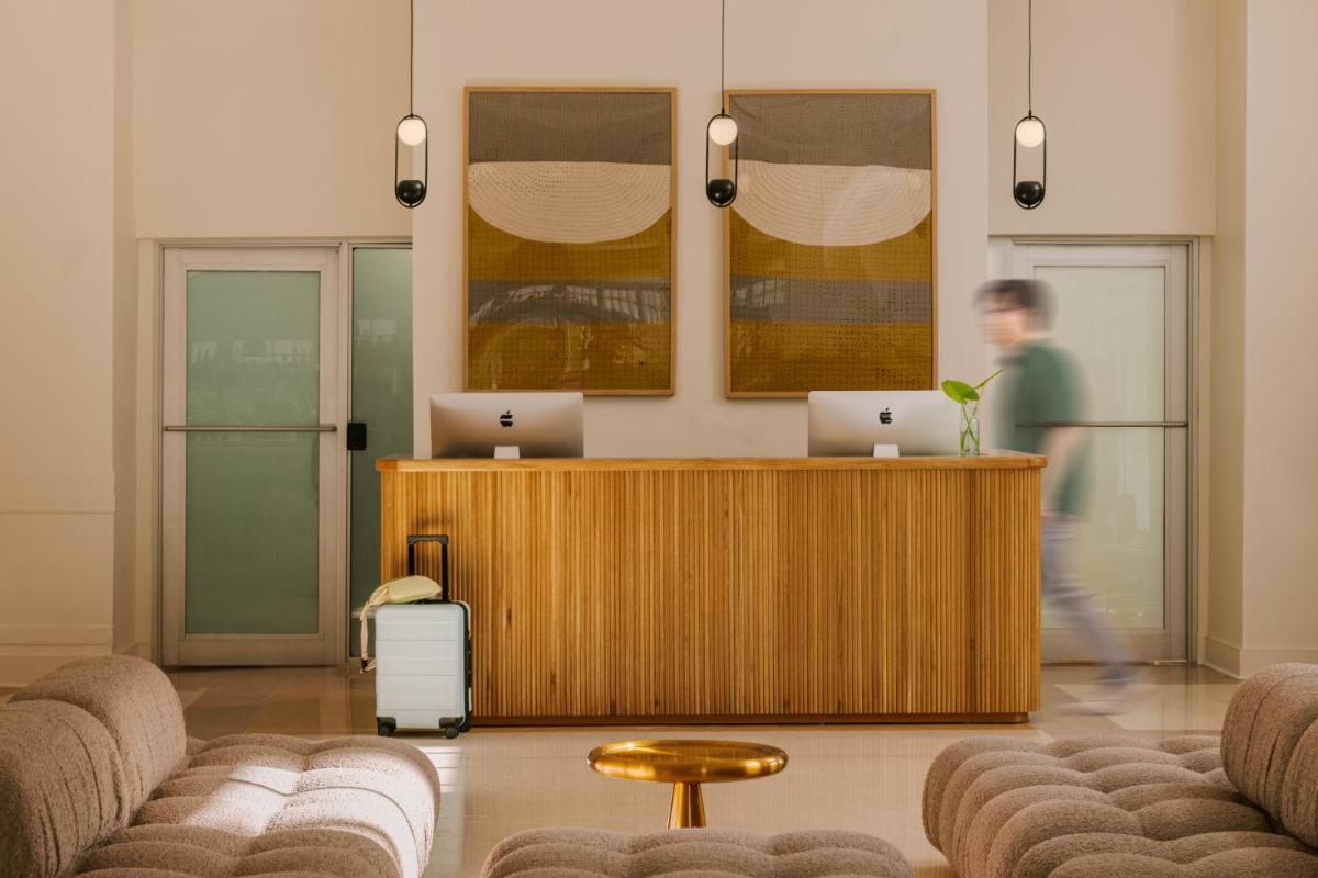 Kenmore Village Hotel, South Beach photo 3