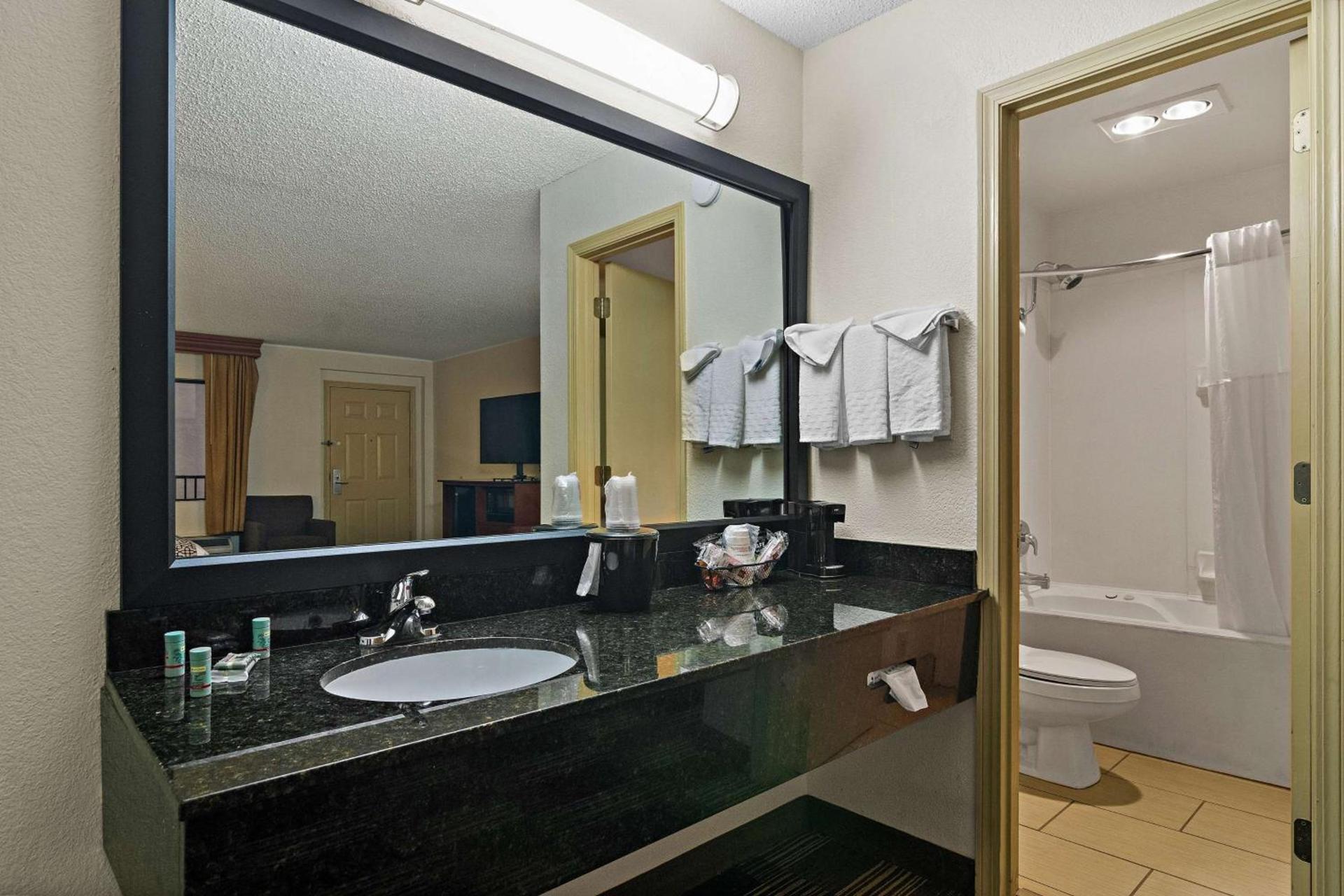 Best Western Windsor Suites photo 27