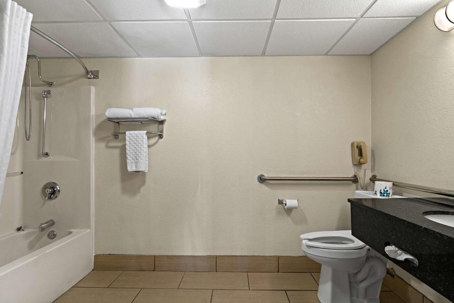 Best Western Windsor Suites photo 32