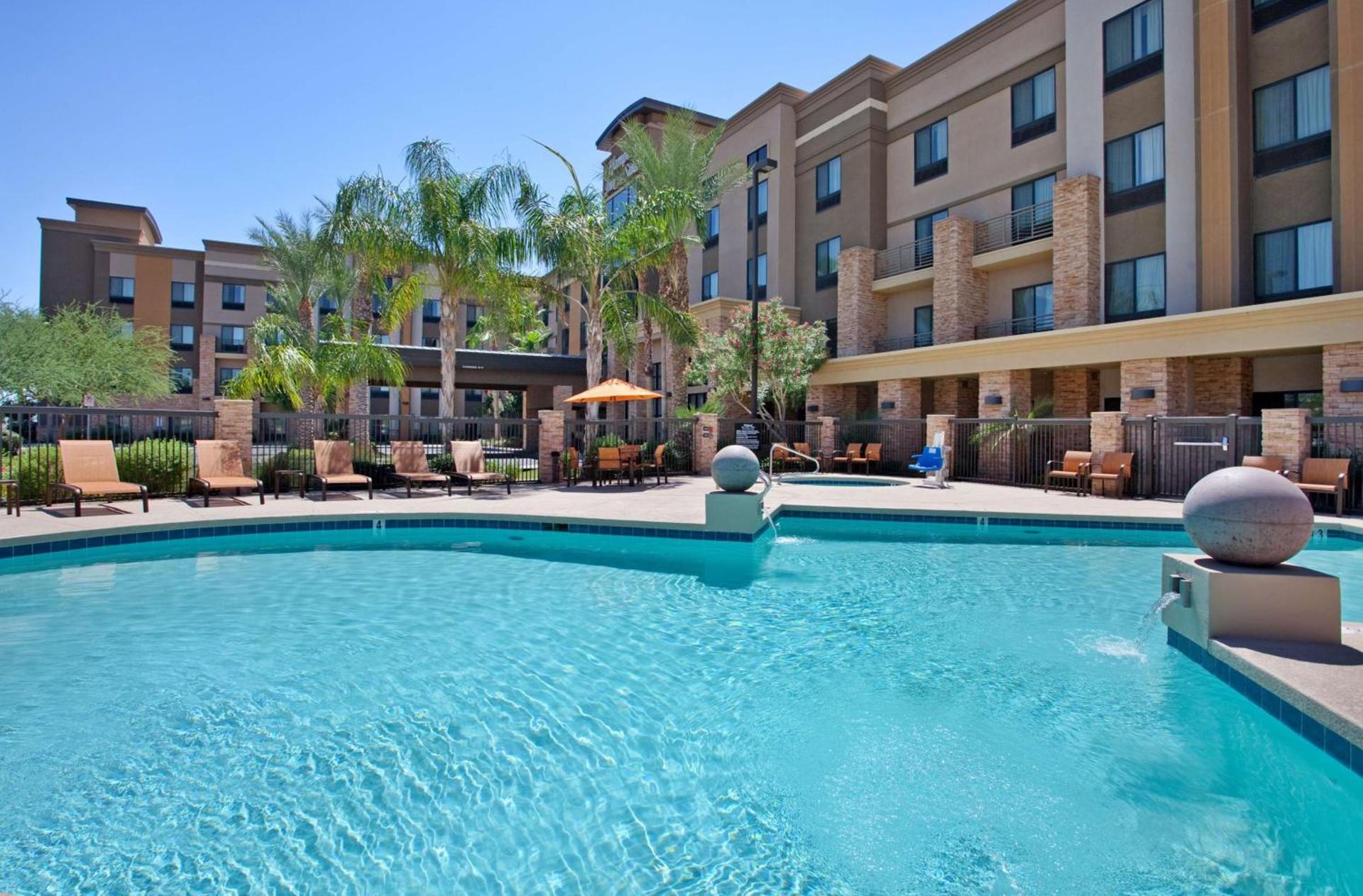 Hampton Inn & Suites Phoenix Glendale-Westgate photo 10