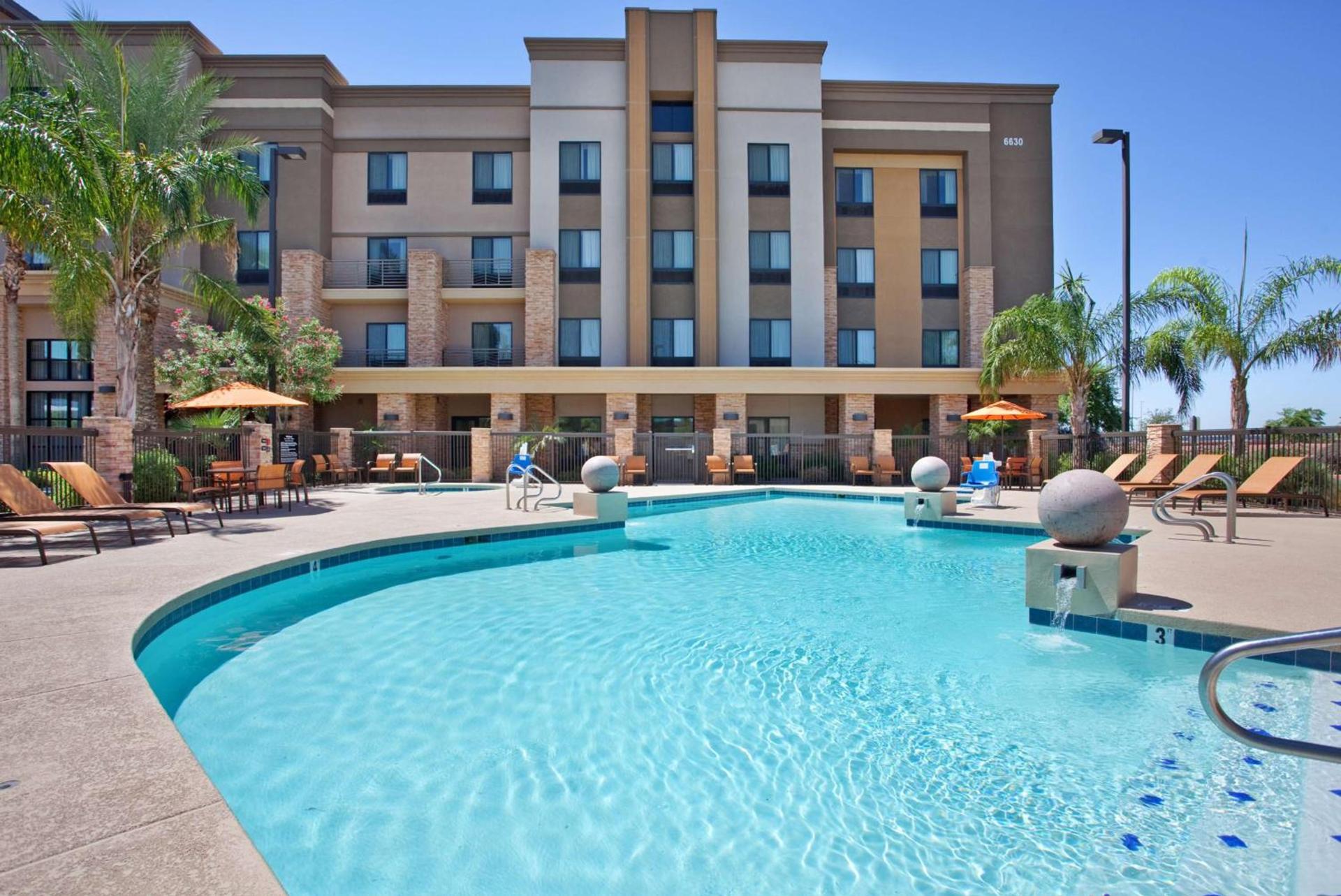 Hampton Inn & Suites Phoenix Glendale-Westgate photo 9