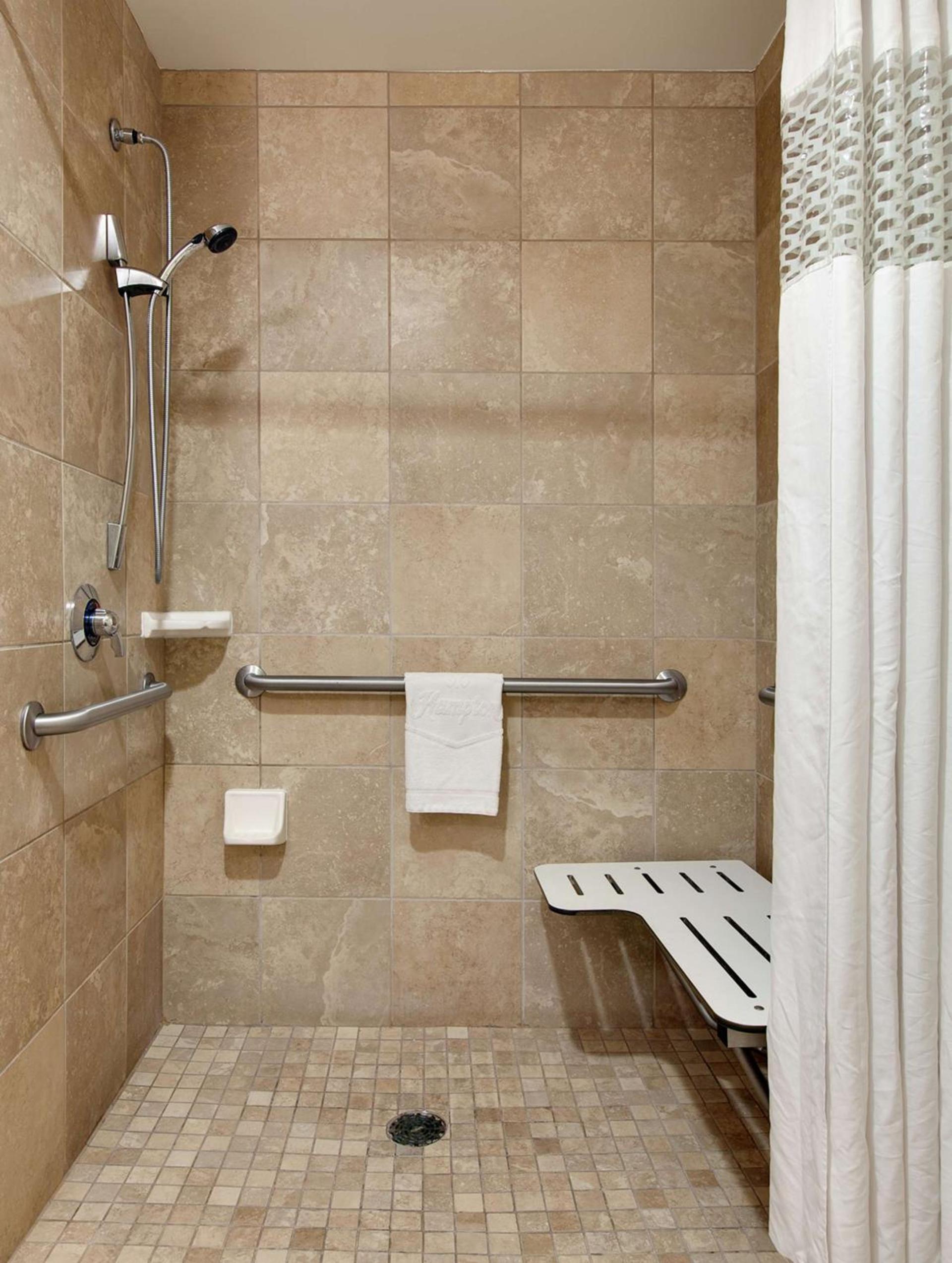 Hampton Inn & Suites Phoenix Glendale-Westgate photo 16