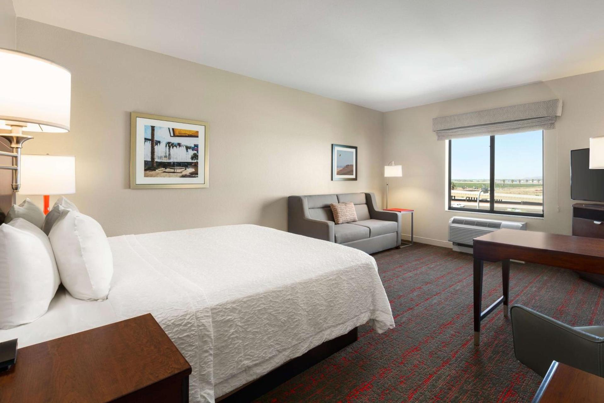 Hampton Inn & Suites Phoenix Glendale-Westgate photo 19