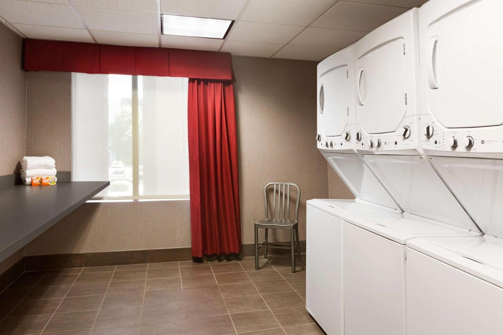 Hampton Inn & Suites Phoenix Glendale-Westgate photo 37