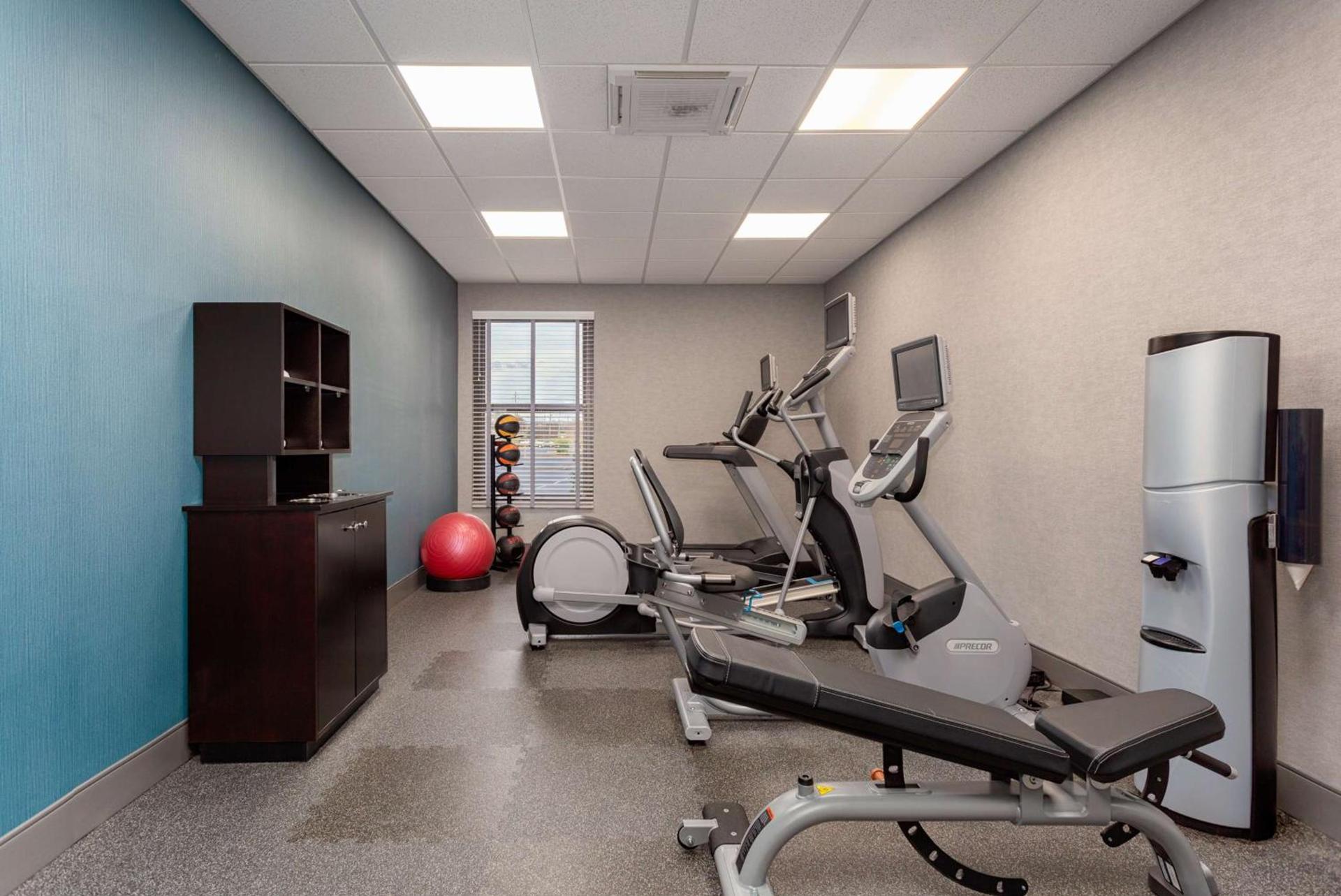Hampton Inn Bristol photo 11