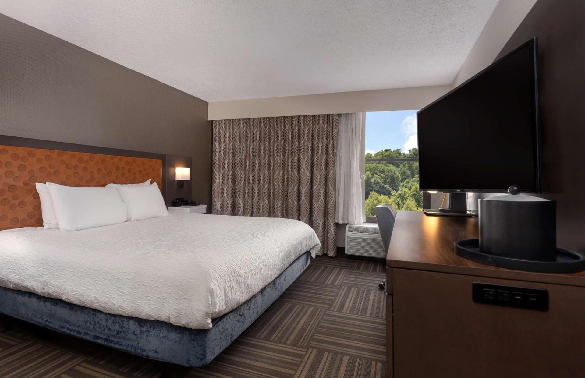 Hampton Inn Bristol photo 13