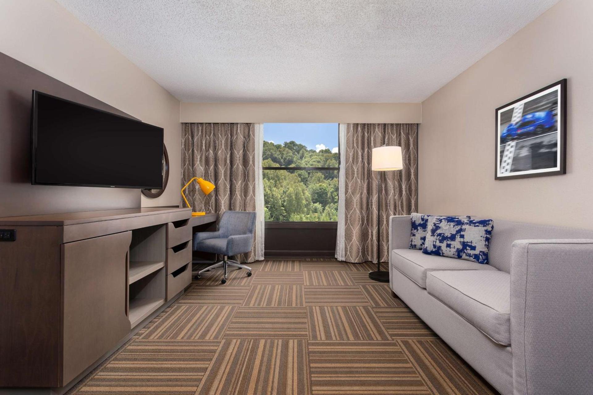 Hampton Inn Bristol photo 21