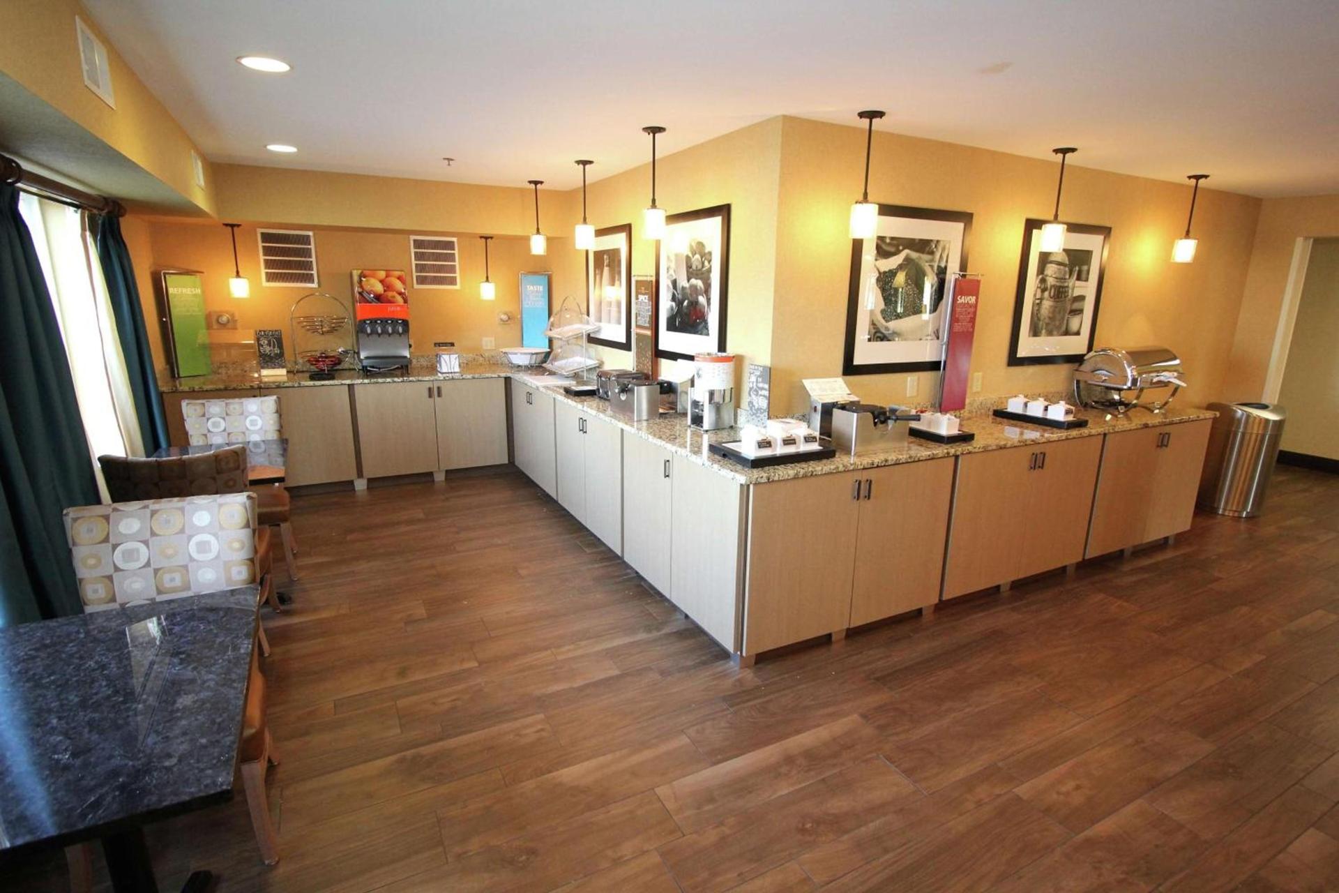 Hampton Inn Sandusky-Central photo 7