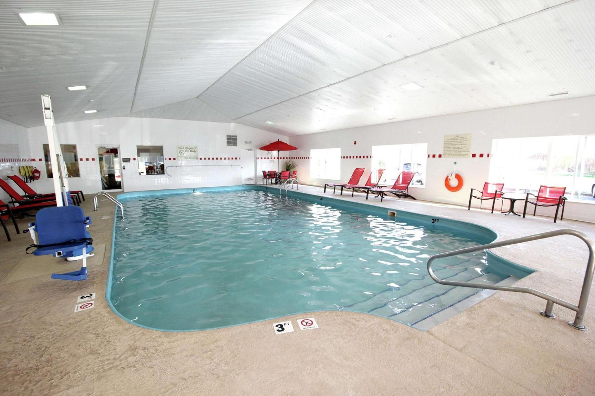 Hampton Inn Sandusky-Central photo 5