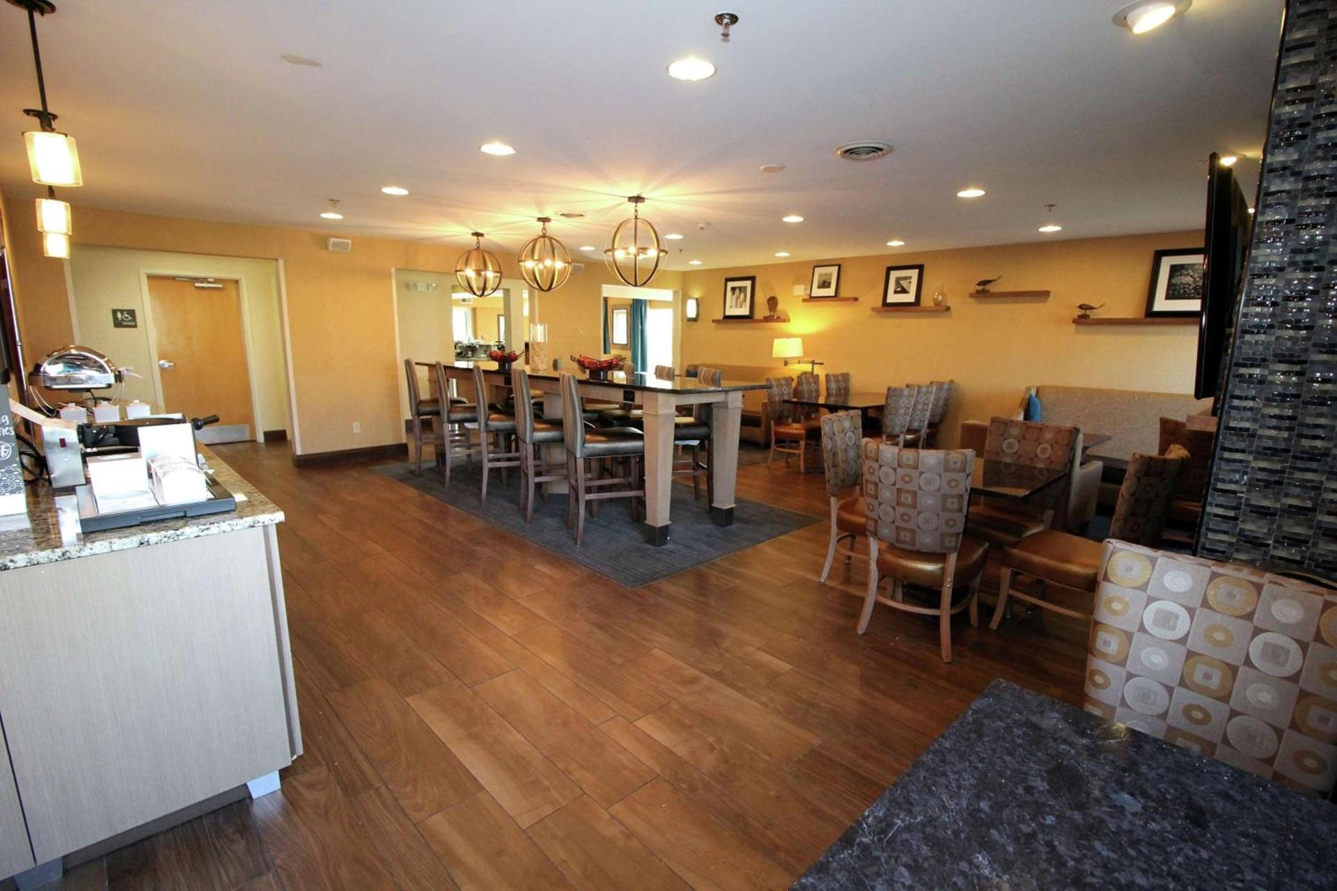 Hampton Inn Sandusky-Central photo 9