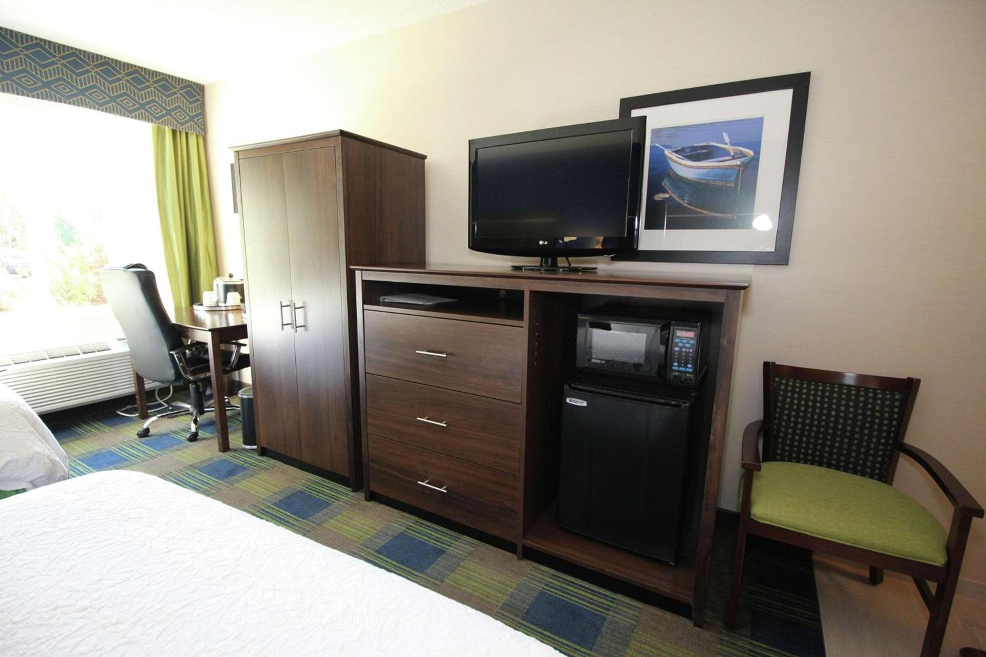 Hampton Inn Sandusky-Central photo 21