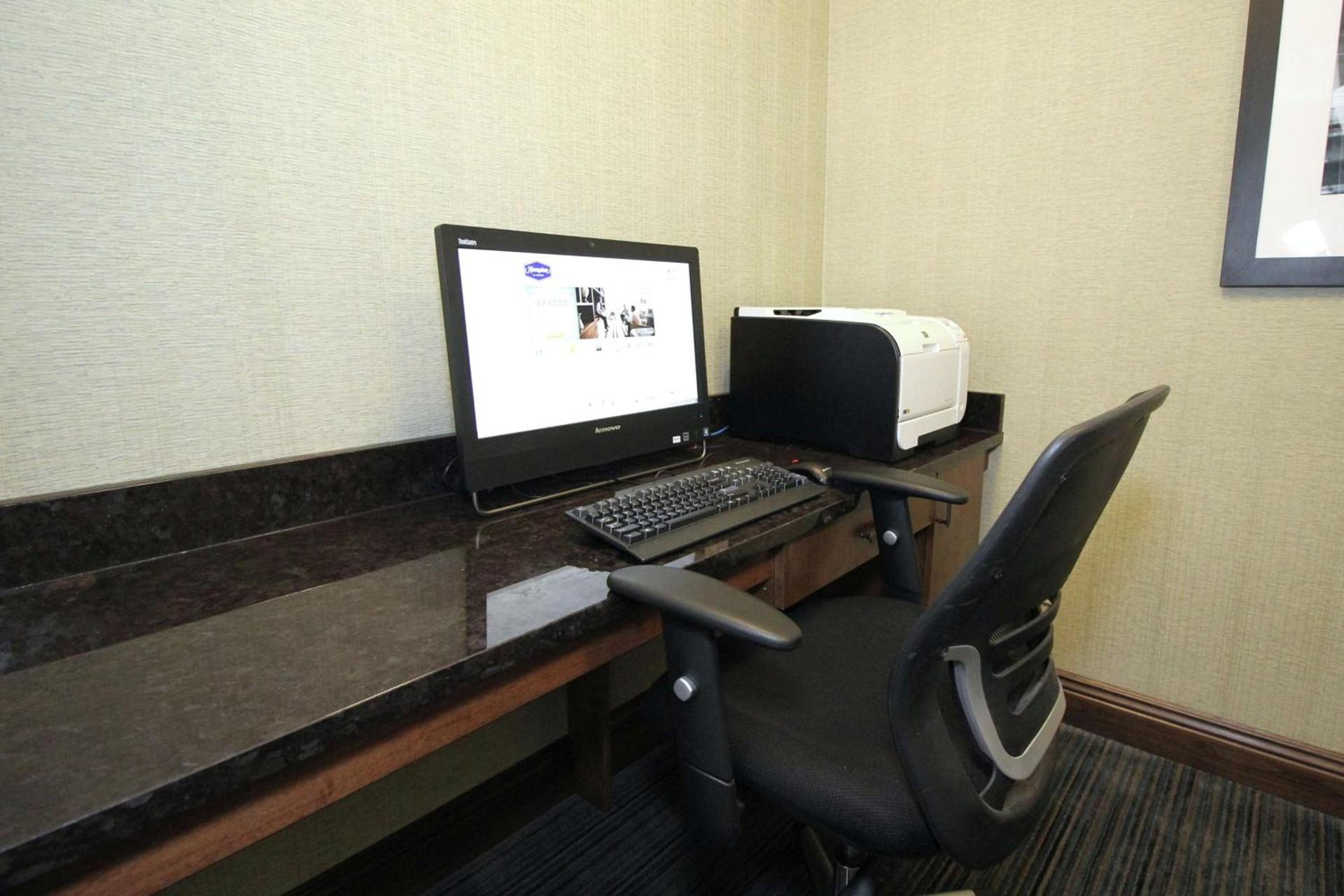 Hampton Inn Sandusky-Central photo 26
