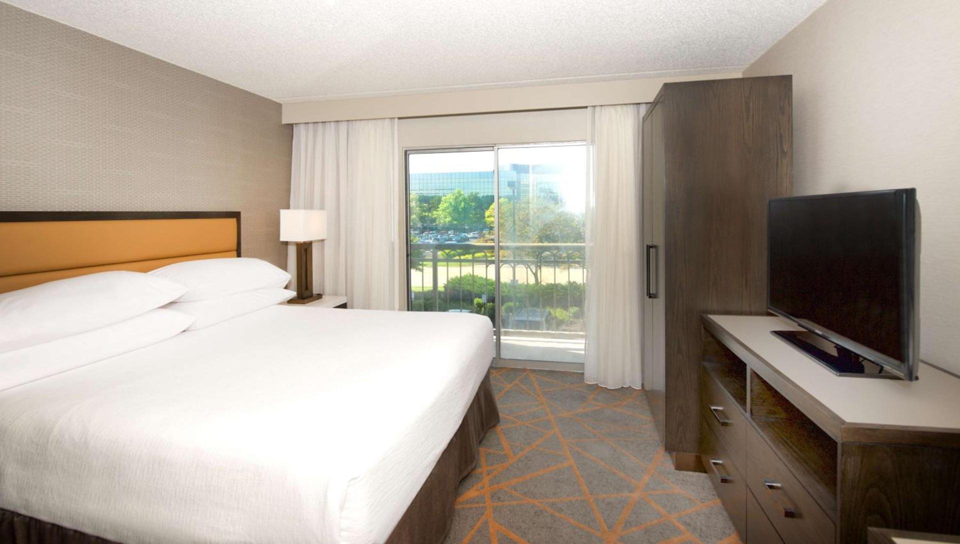 Embassy Suites by Hilton Cincinnati Northeast - Blue Ash photo 14