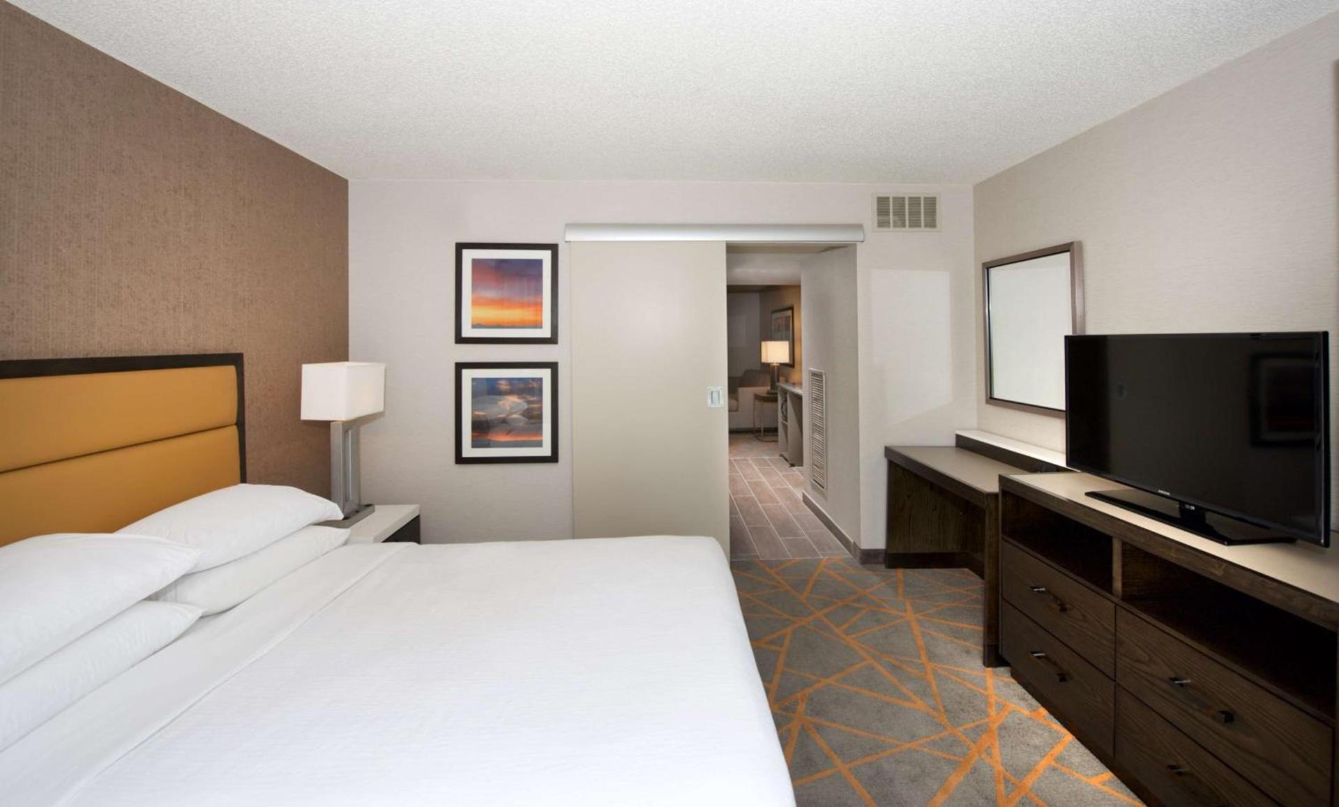 Embassy Suites by Hilton Cincinnati Northeast - Blue Ash photo 15