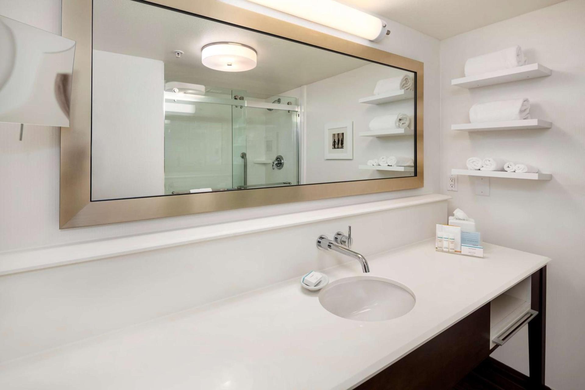 Hampton Inn & Suites Seattle North/Lynnwood photo 18