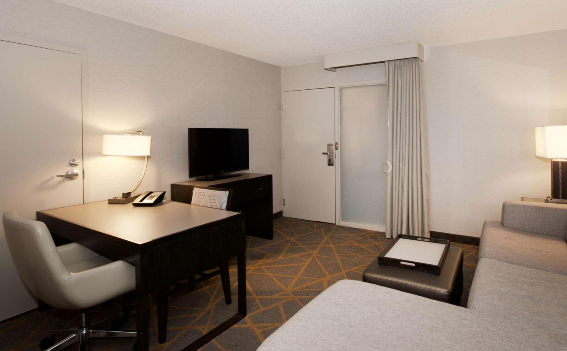 Embassy Suites by Hilton Cincinnati Northeast - Blue Ash photo 19