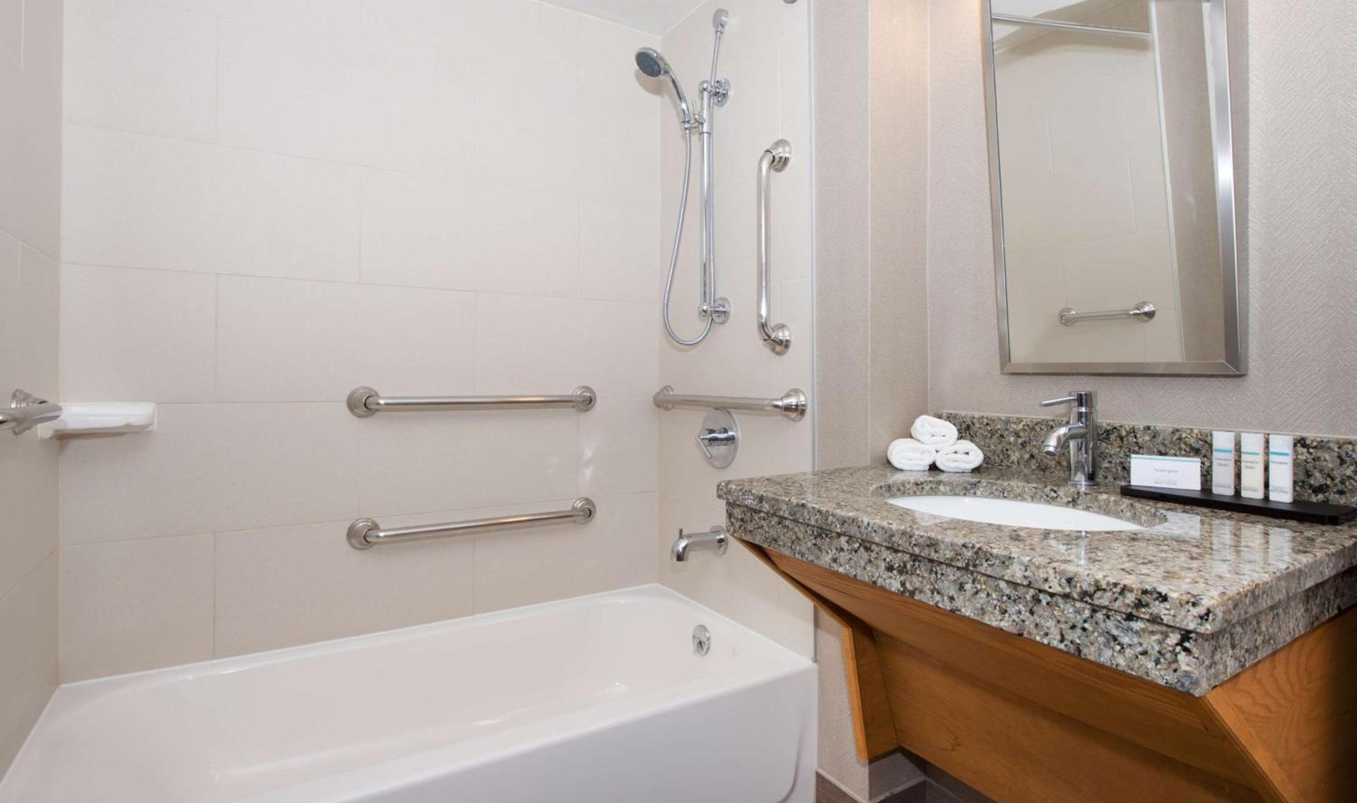 Embassy Suites by Hilton Cincinnati Northeast - Blue Ash photo 20