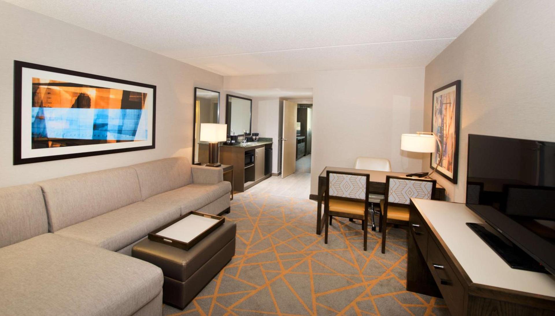 Embassy Suites by Hilton Cincinnati Northeast - Blue Ash photo 23