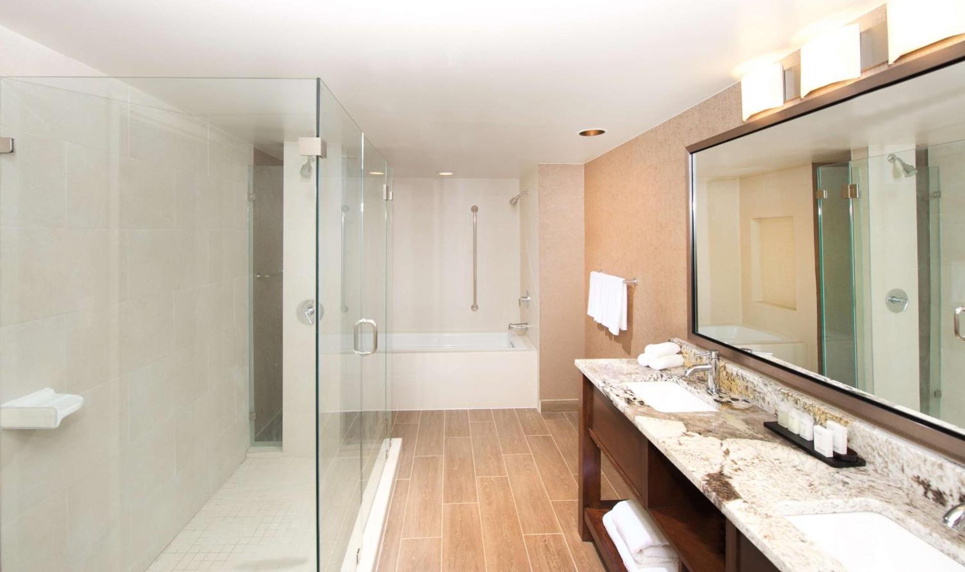 Embassy Suites by Hilton Cincinnati Northeast - Blue Ash photo 24