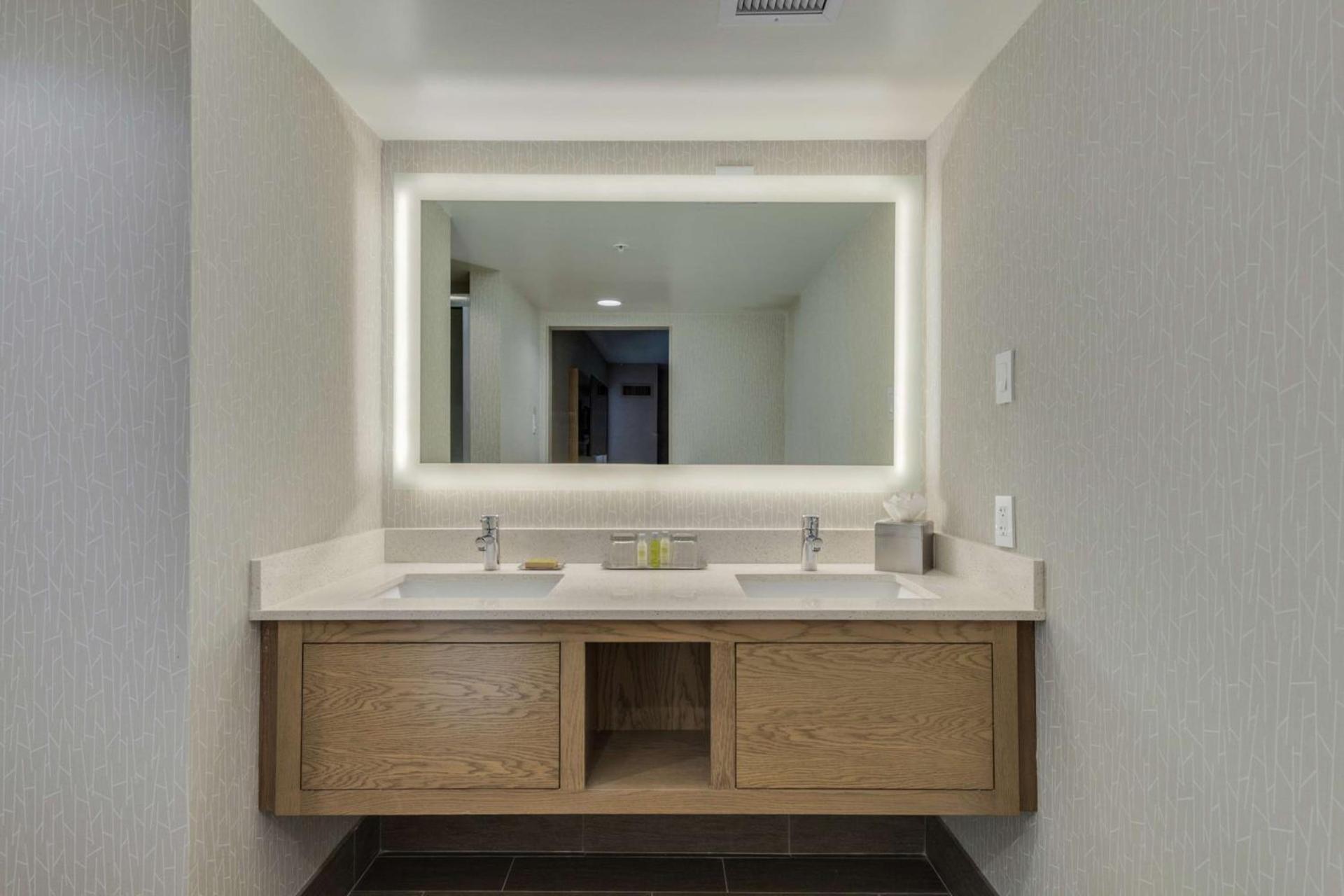 DoubleTree by Hilton Chandler Phoenix, AZ photo 17