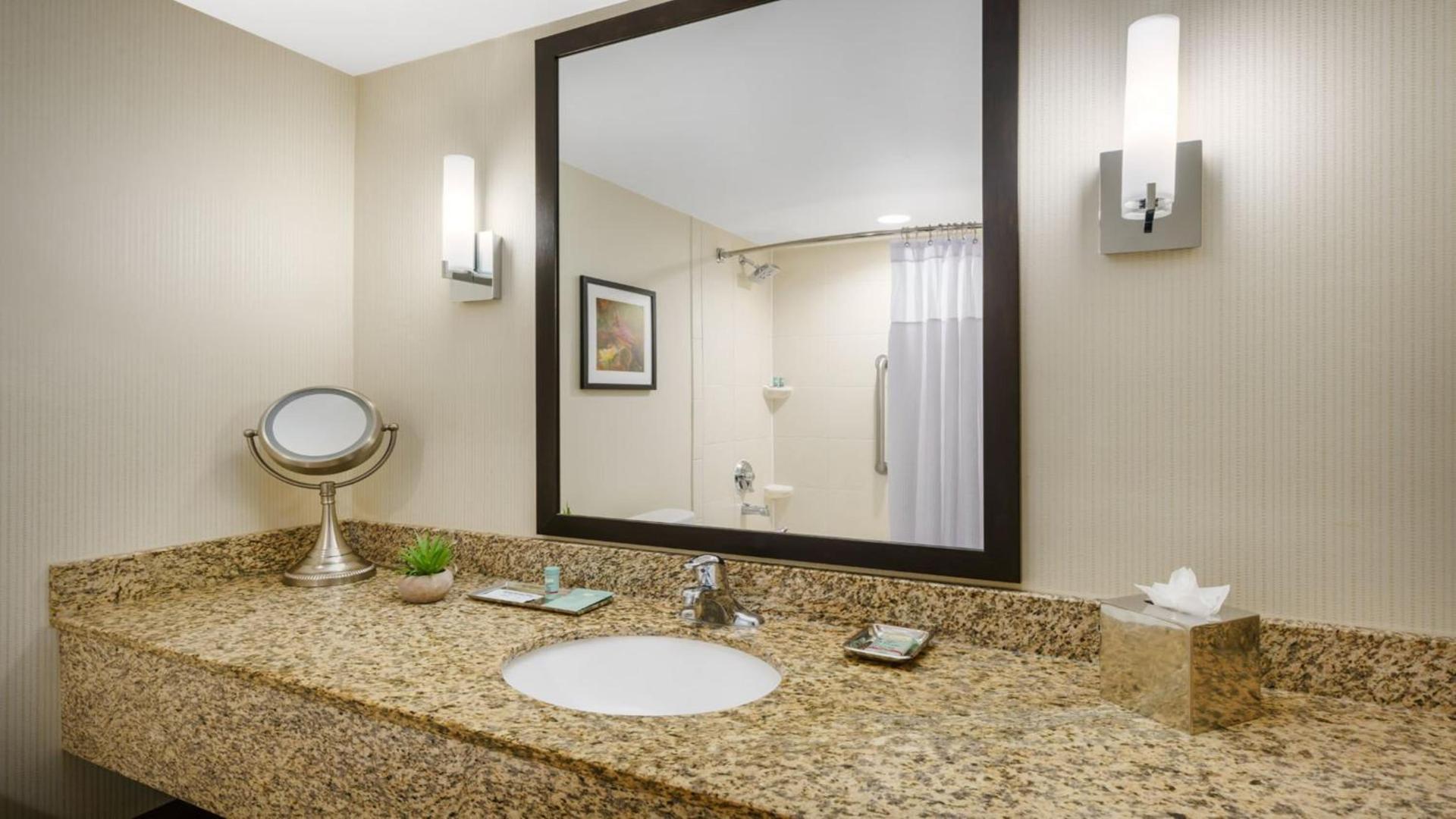 Crowne Plaza Phoenix Airport - PHX by IHG photo 75