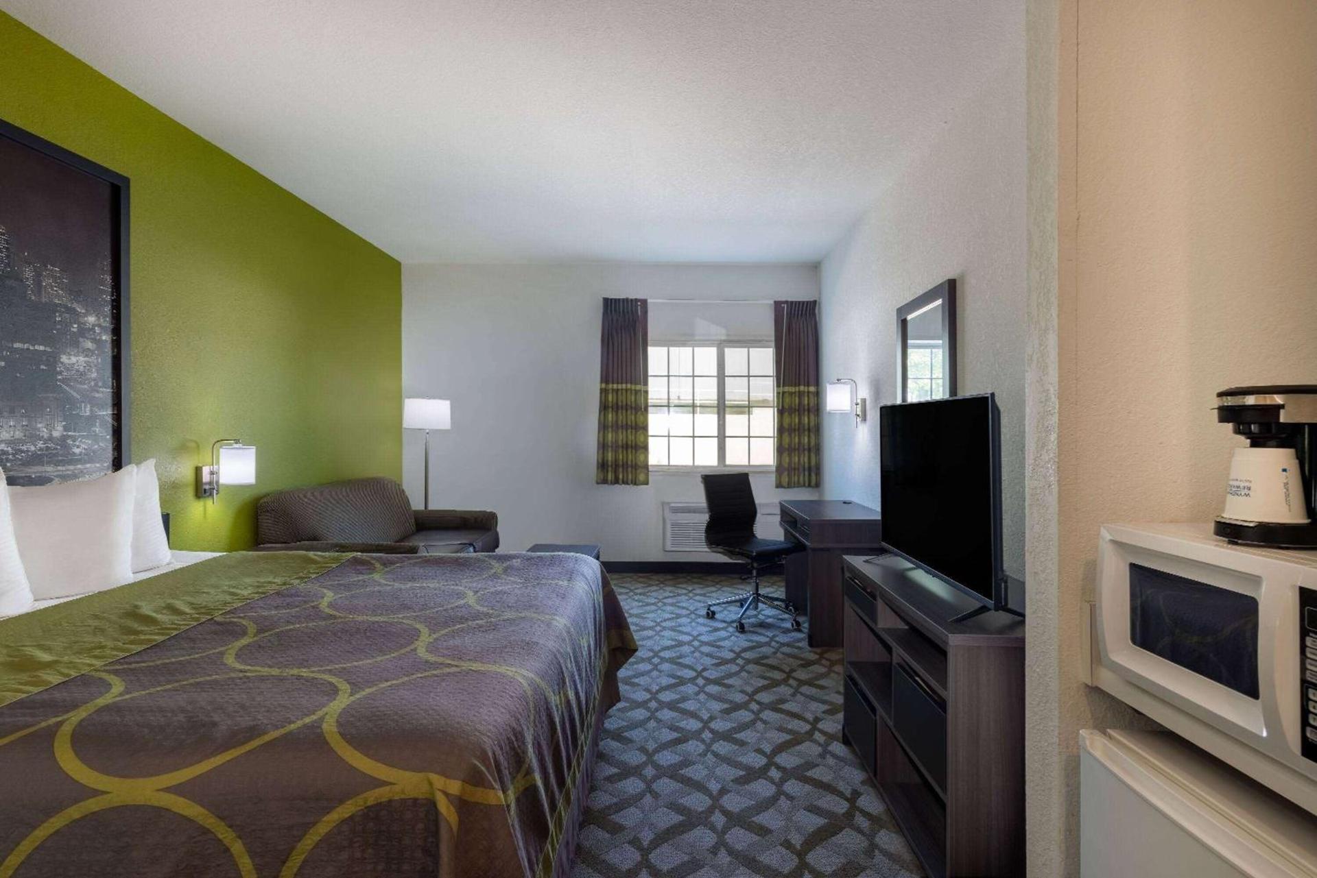 Super 8 by Wyndham De Soto photo 10