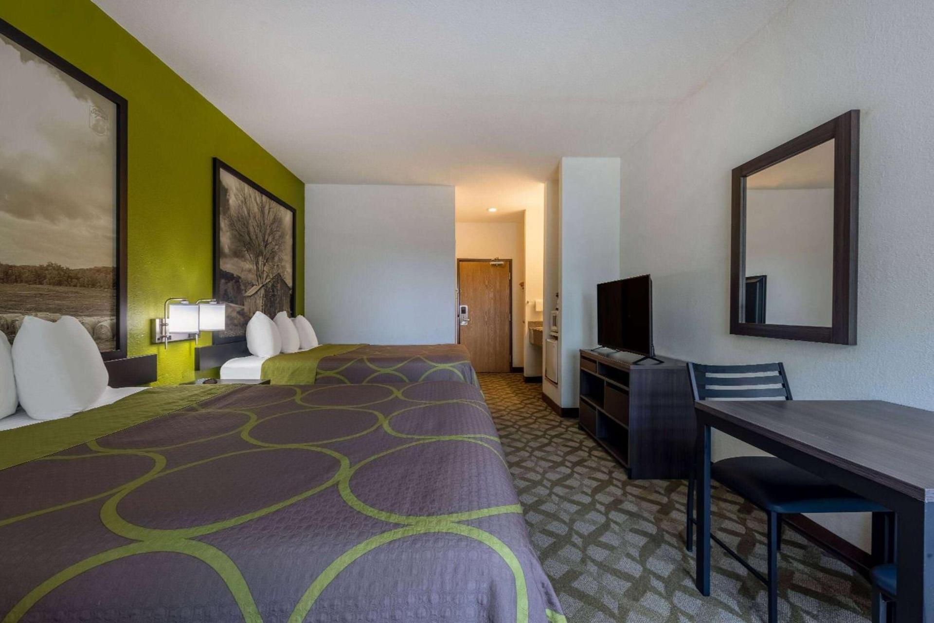 Super 8 by Wyndham De Soto photo 11