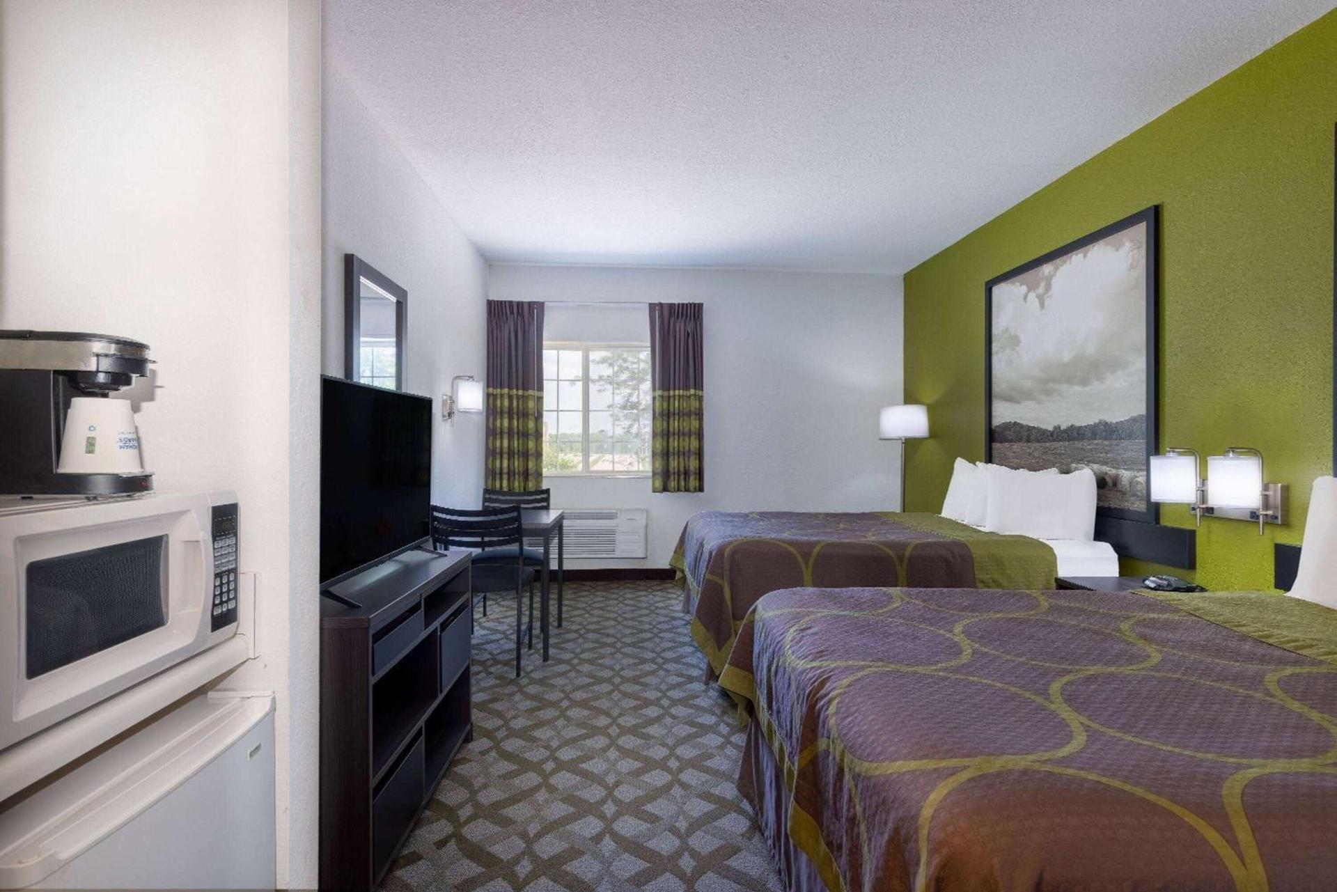 Super 8 by Wyndham De Soto photo 12
