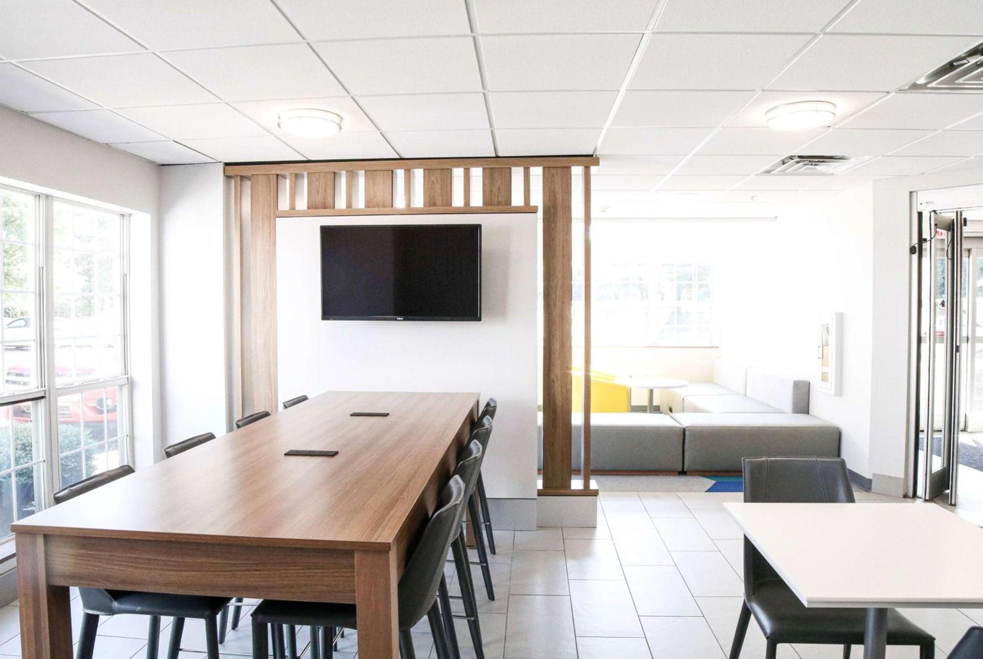 Microtel Inn & Suites by Wyndham Charlotte/Northlake photo 1