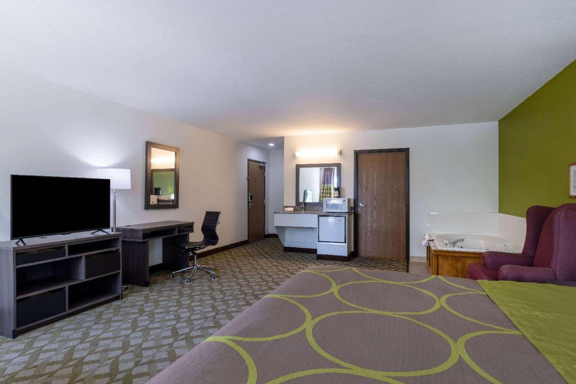 Super 8 by Wyndham De Soto photo 24