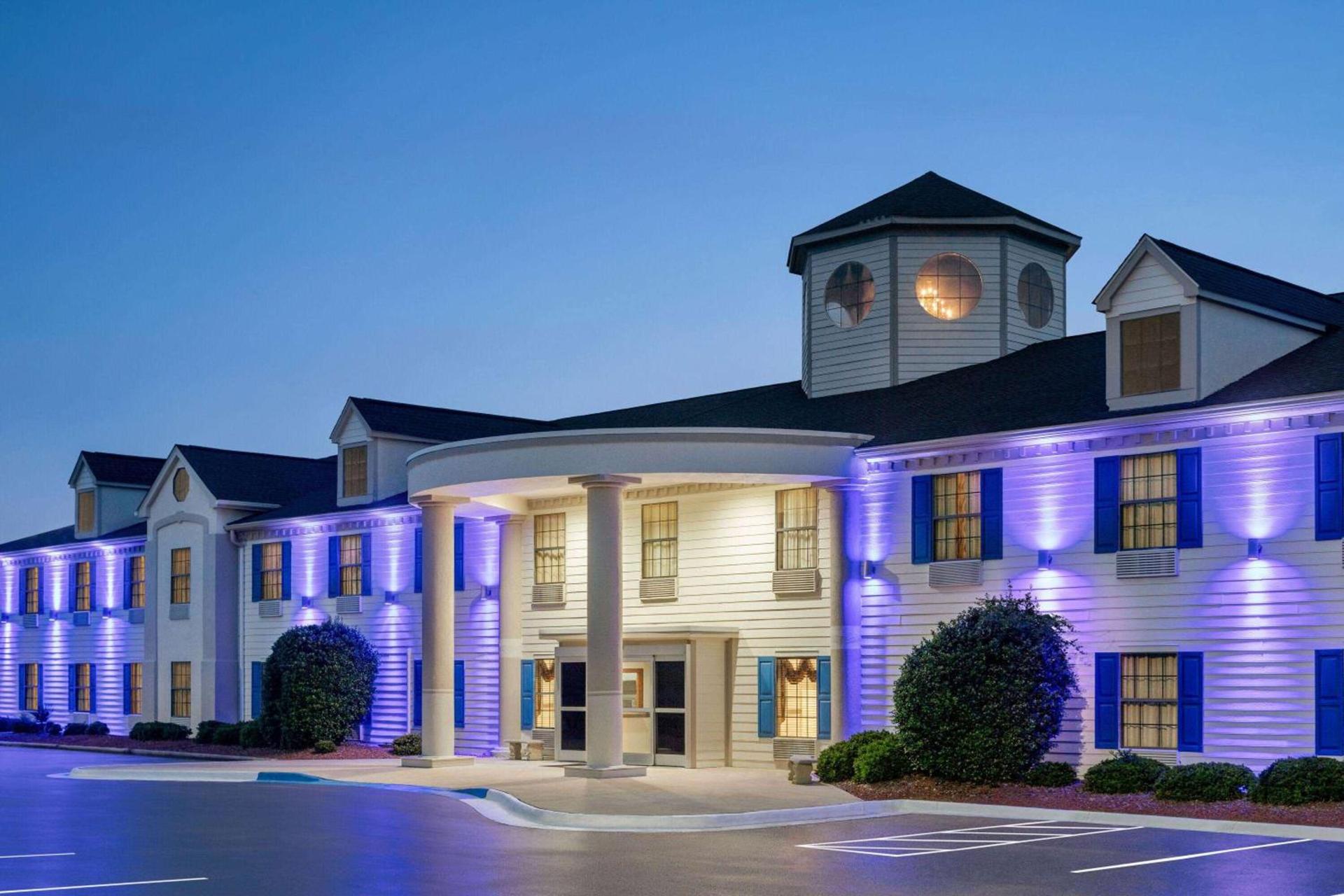 Days Inn by Wyndham Shallotte photo 3