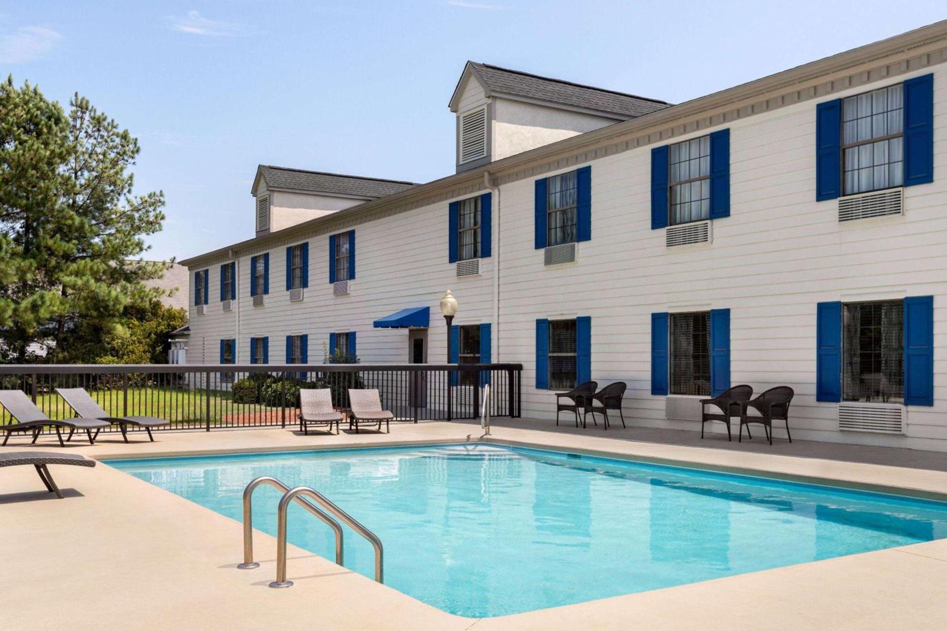 Days Inn by Wyndham Shallotte photo 27