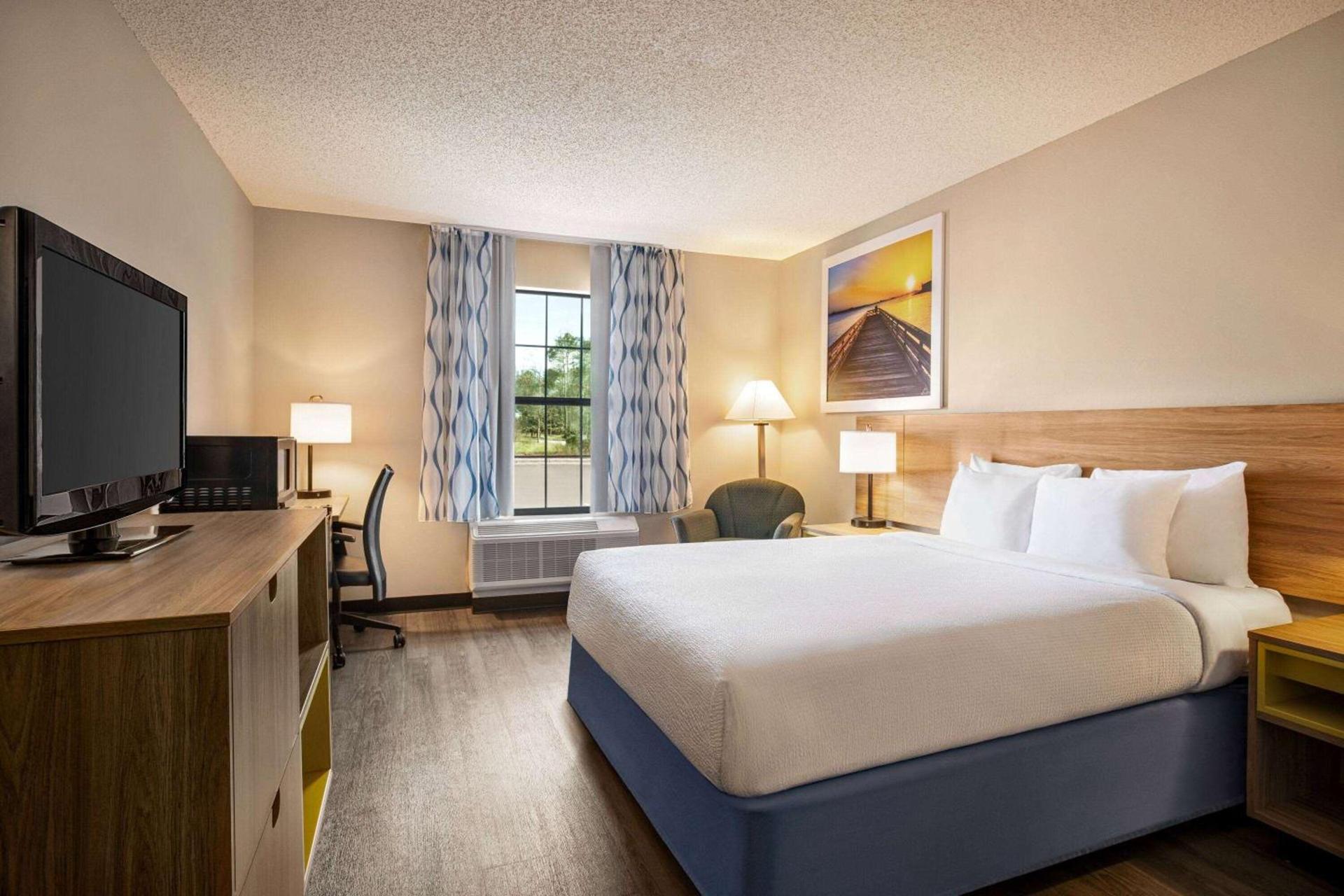 Days Inn by Wyndham Shallotte photo 12
