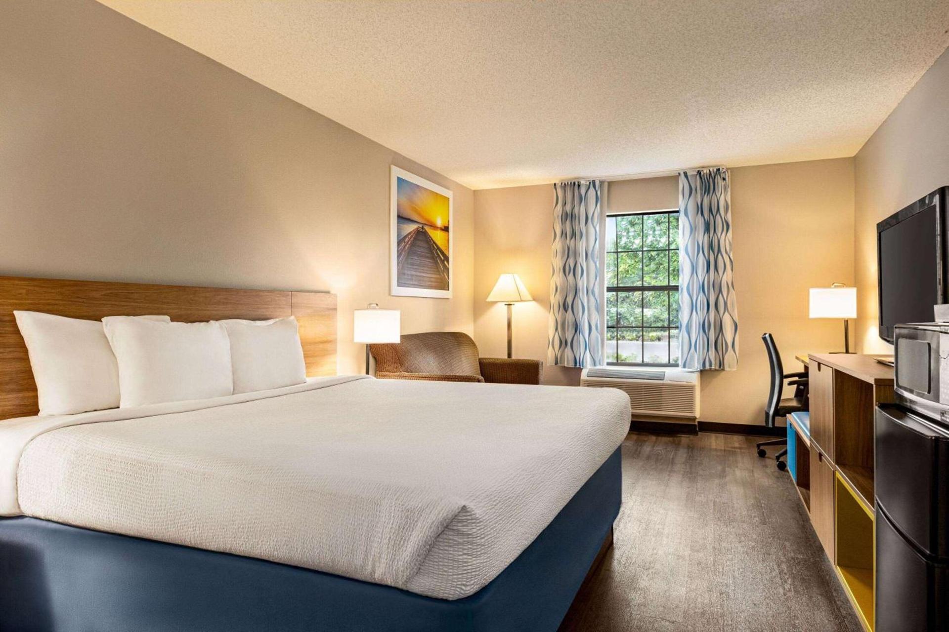 Days Inn by Wyndham Shallotte photo 13