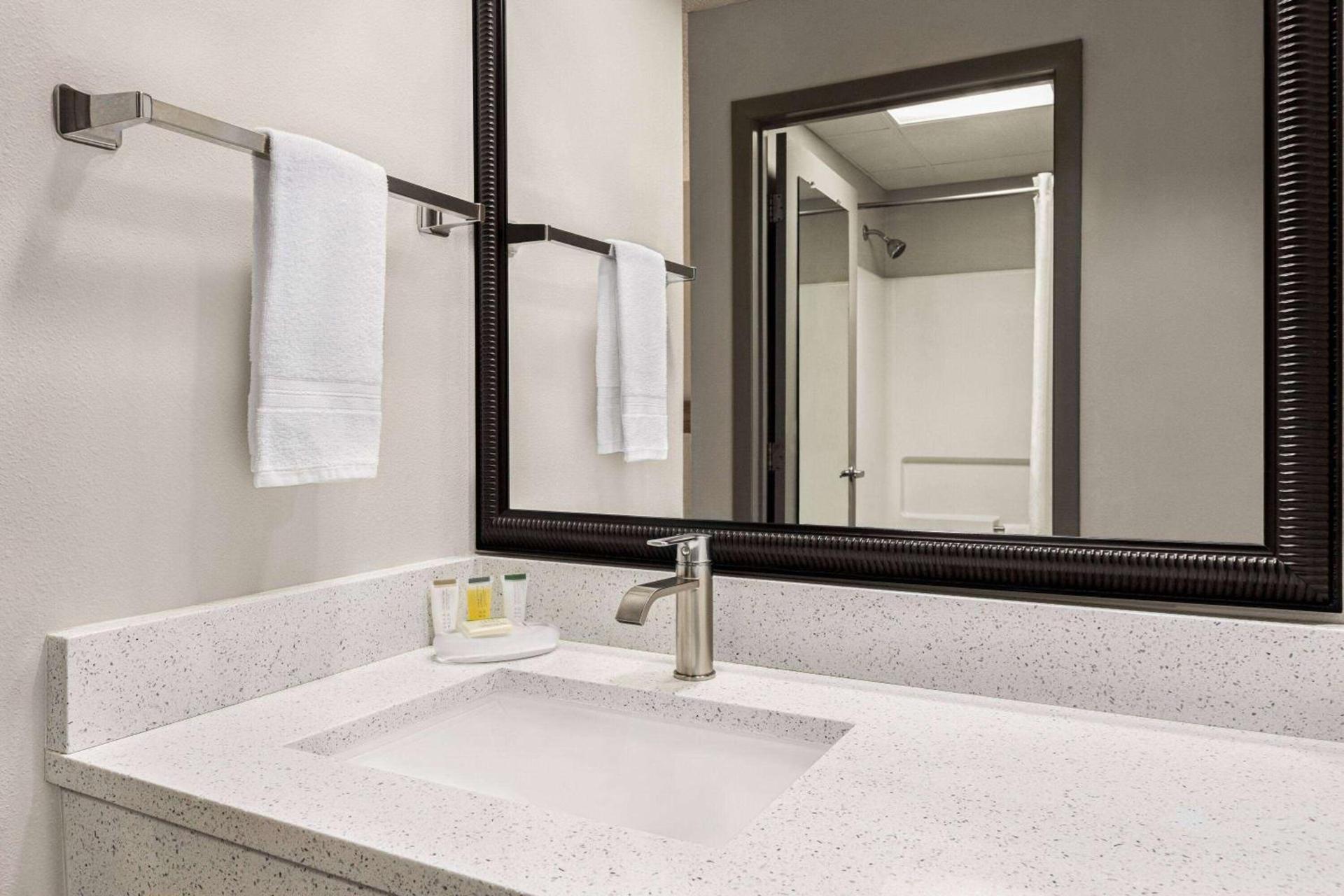 Days Inn by Wyndham Shallotte photo 20
