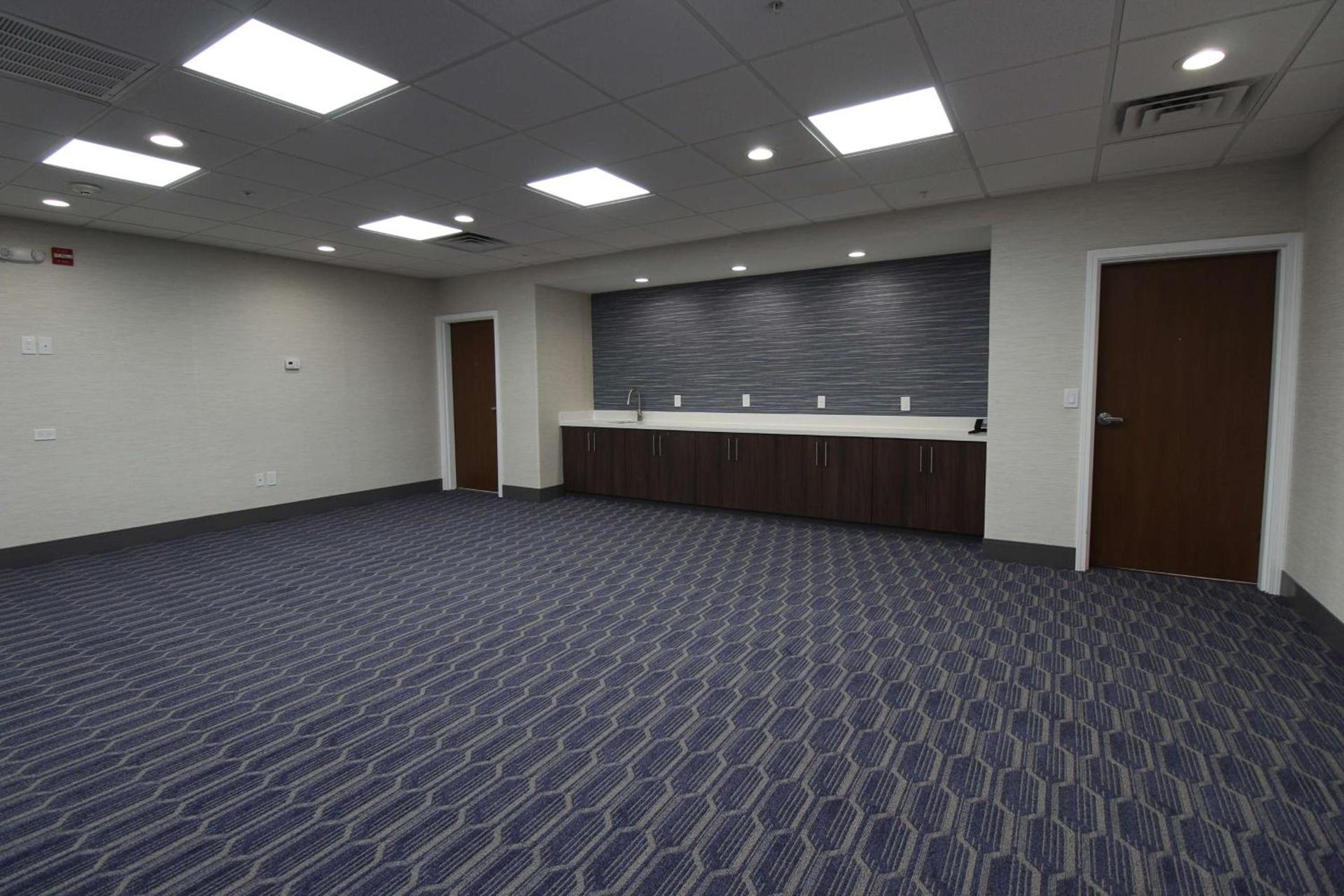 Hampton Inn & Suites Denton photo 12