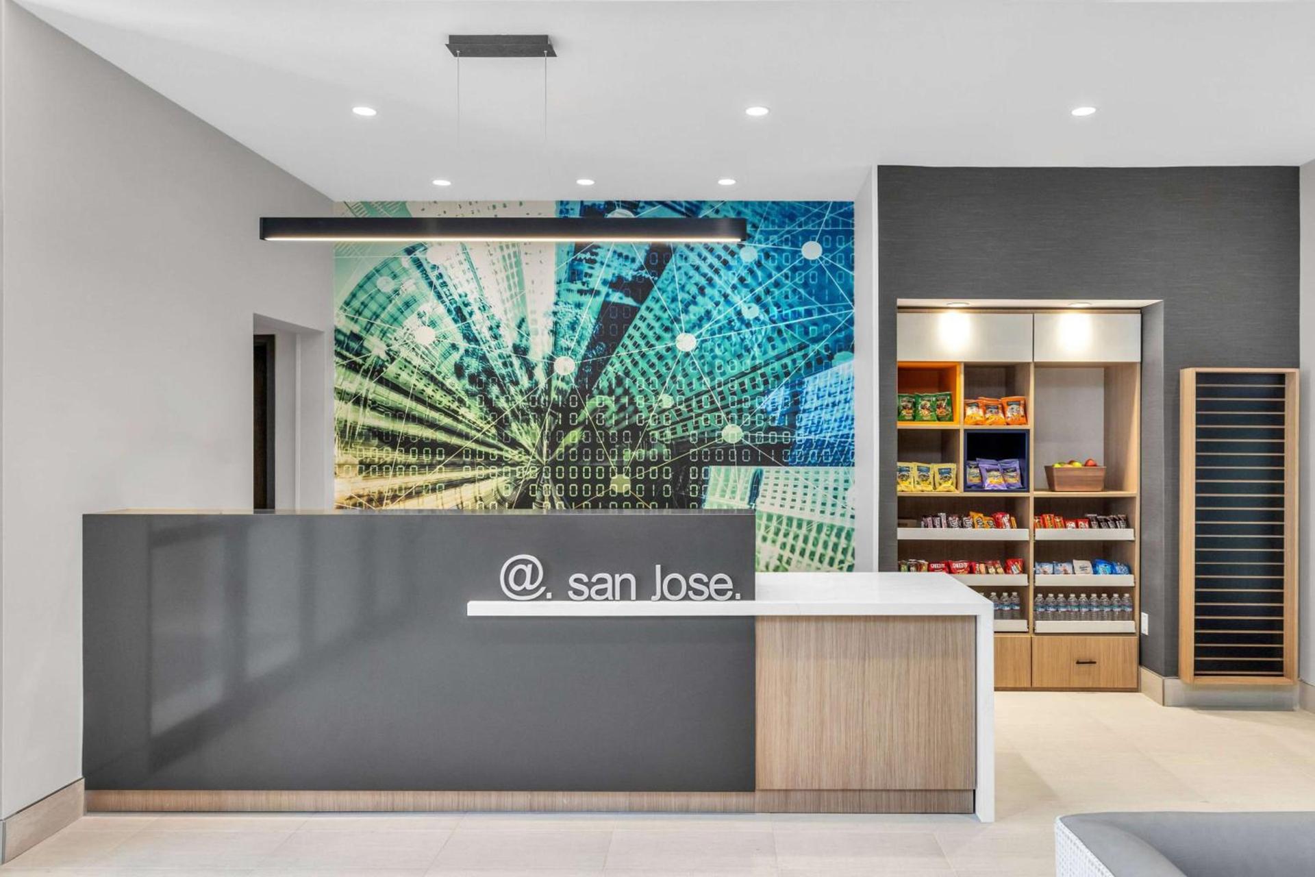La Quinta Inn & Suites by Wyndham San Jose Airport-Downtown photo 11