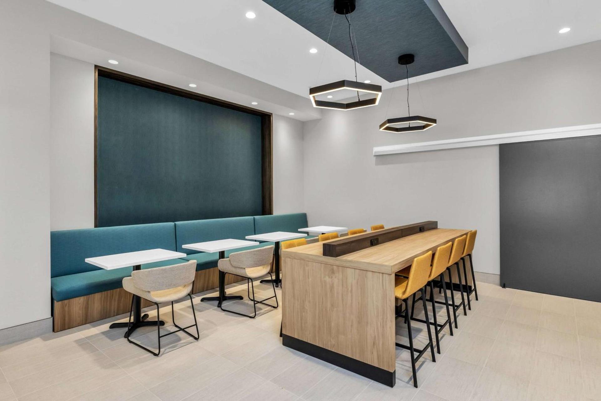La Quinta Inn & Suites by Wyndham San Jose Airport-Downtown photo 14