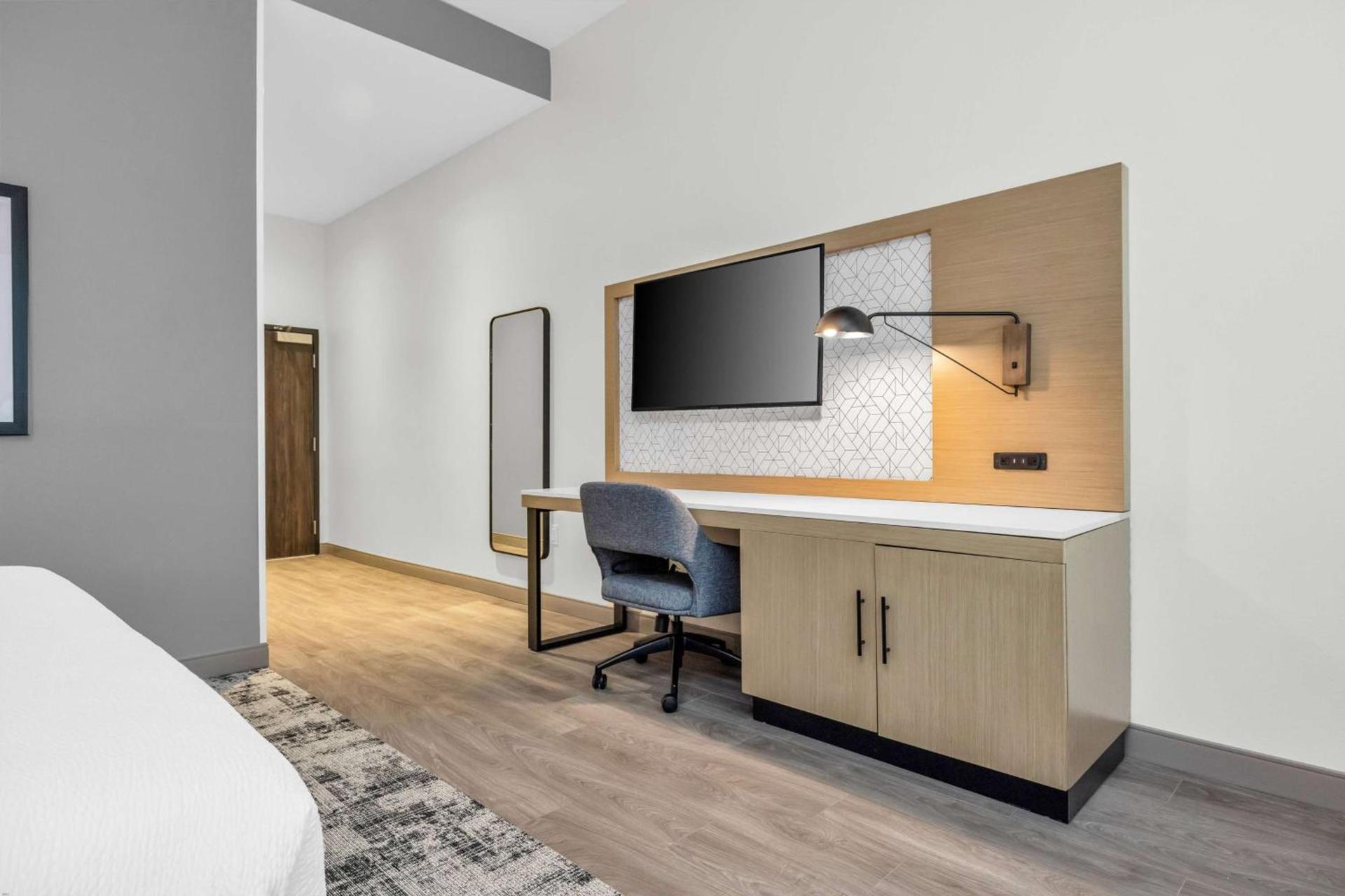 La Quinta Inn & Suites by Wyndham San Jose Airport-Downtown photo 52