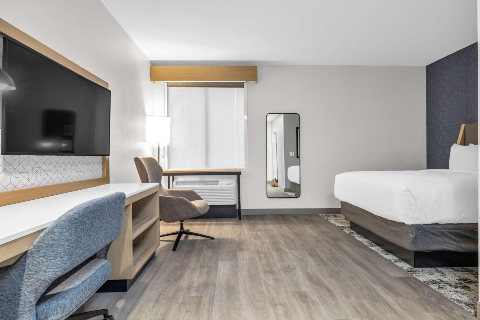 La Quinta Inn & Suites by Wyndham San Jose Airport-Downtown photo 60