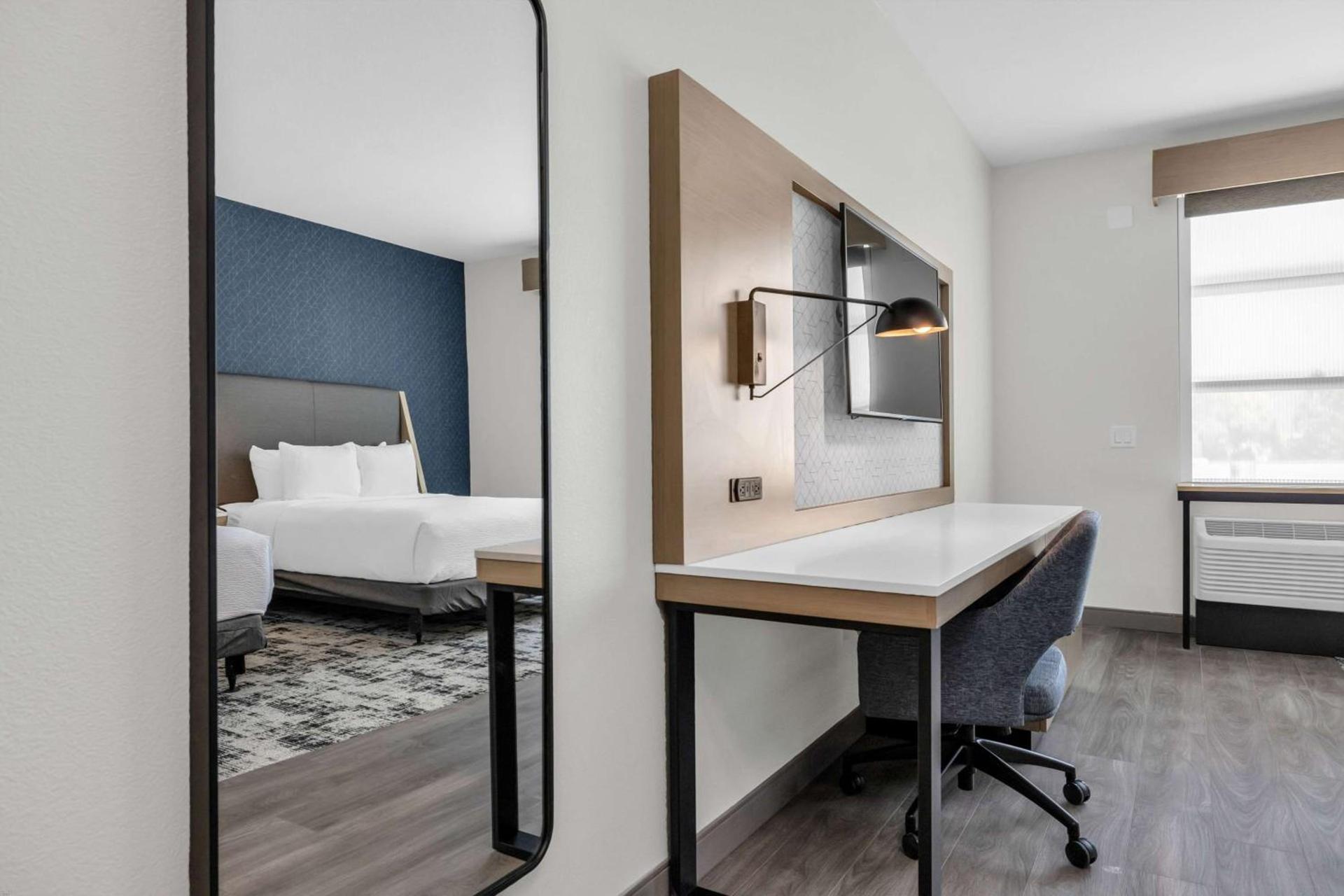 La Quinta Inn & Suites by Wyndham San Jose Airport-Downtown photo 62