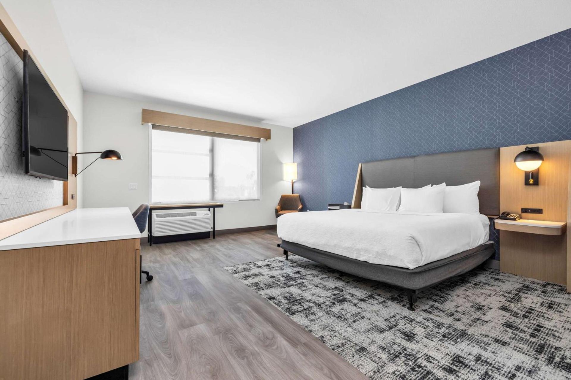 La Quinta Inn & Suites by Wyndham San Jose Airport-Downtown photo 67