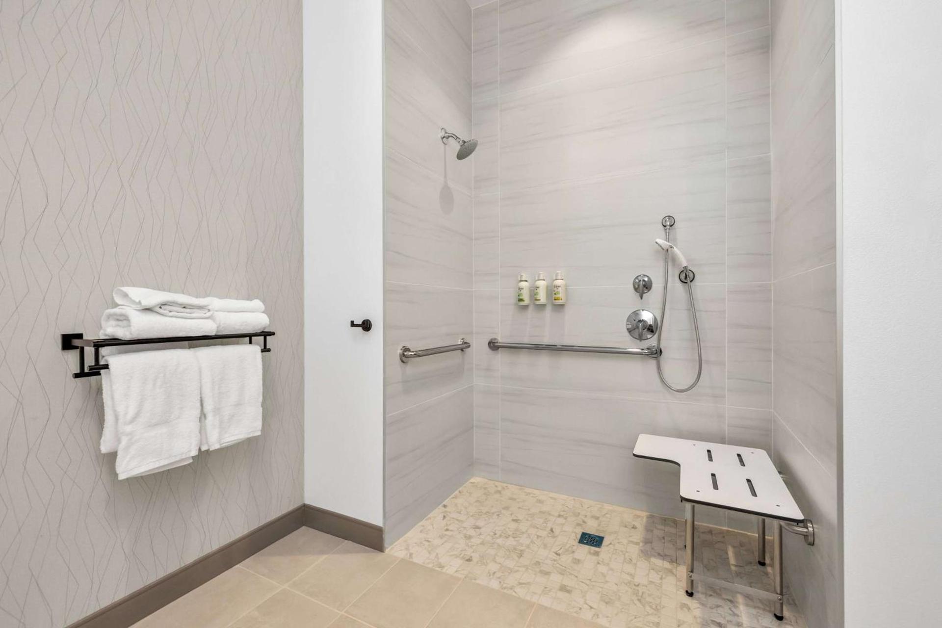 La Quinta Inn & Suites by Wyndham San Jose Airport-Downtown photo 69