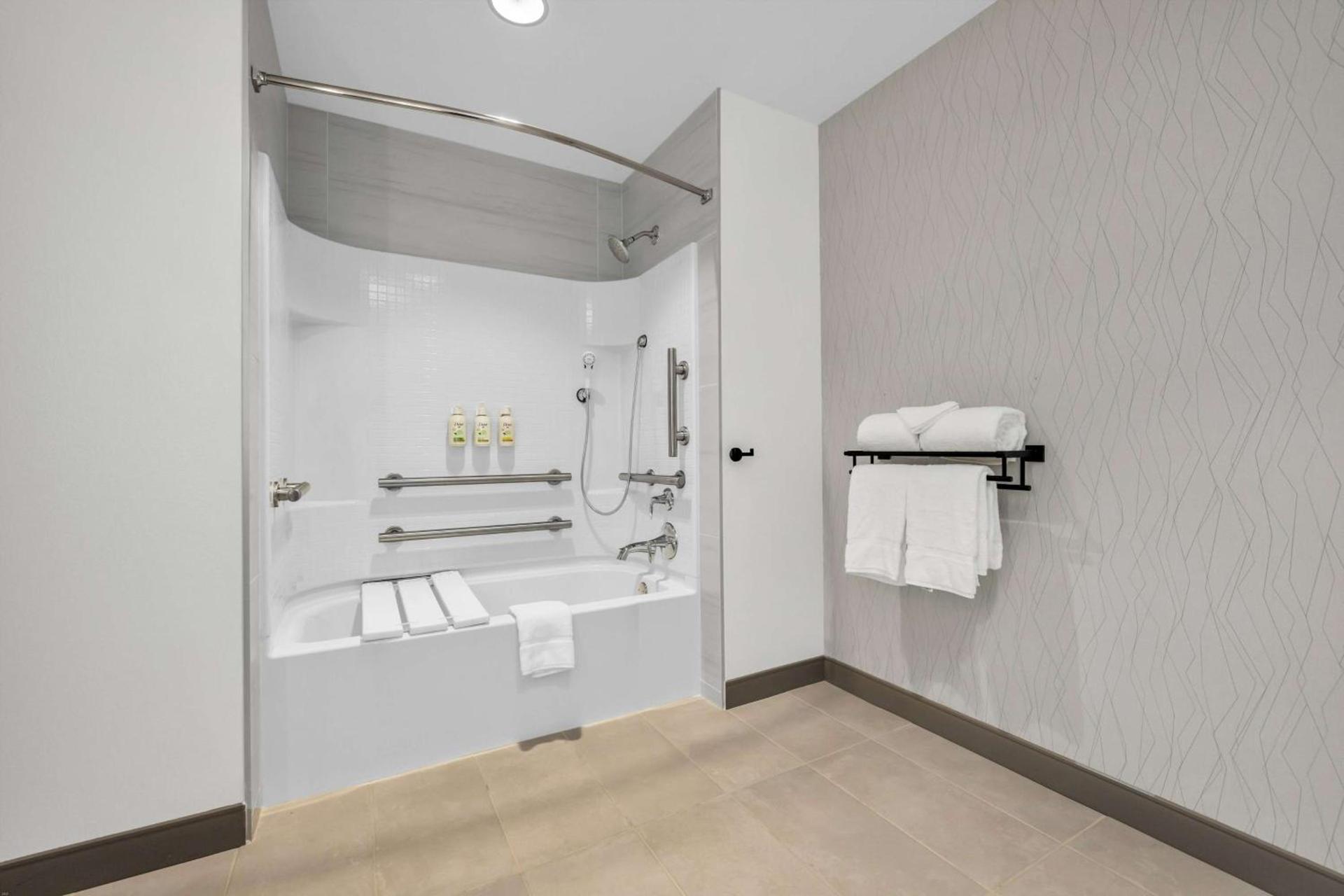 La Quinta Inn & Suites by Wyndham San Jose Airport-Downtown photo 71