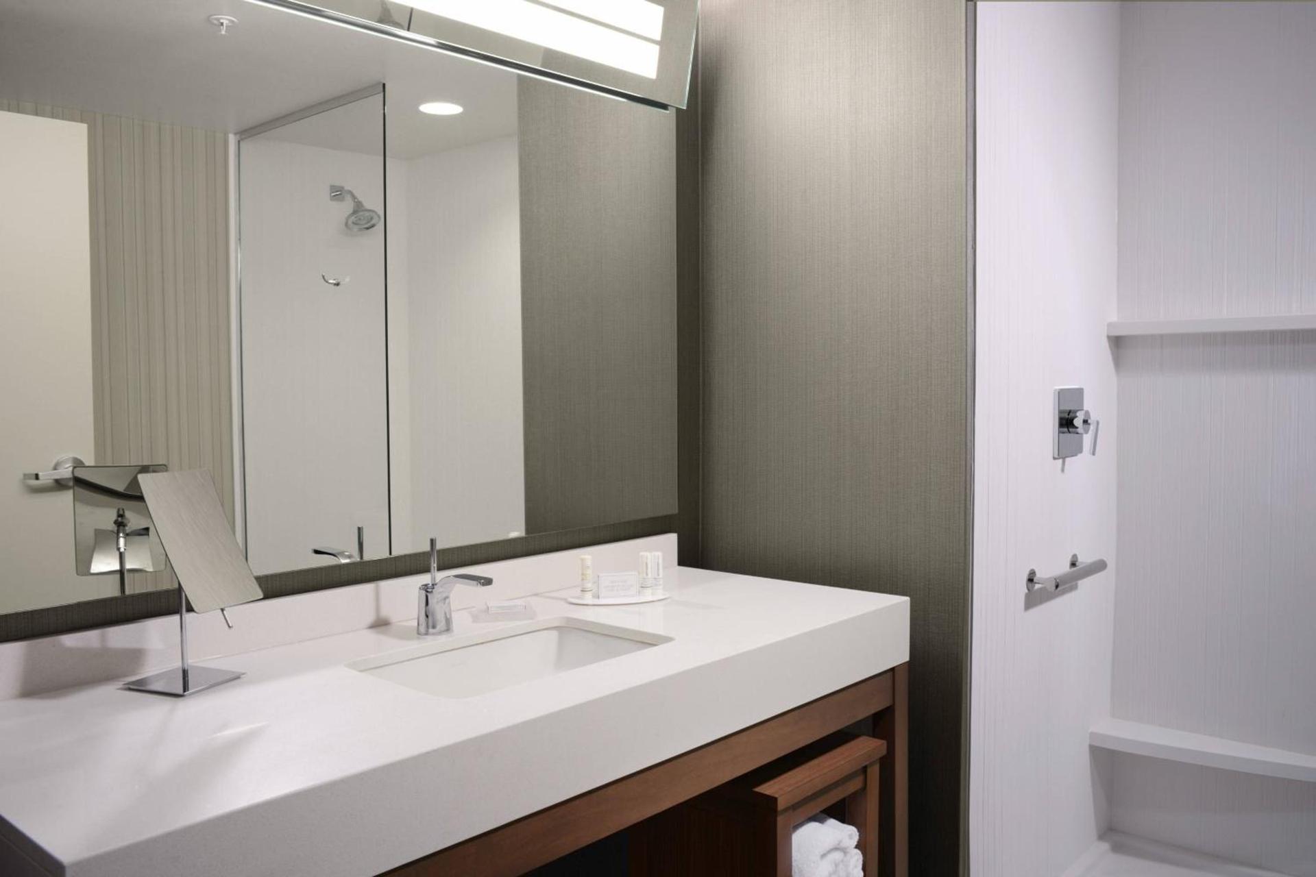 Courtyard by Marriott Dallas Plano/The Colony photo 36
