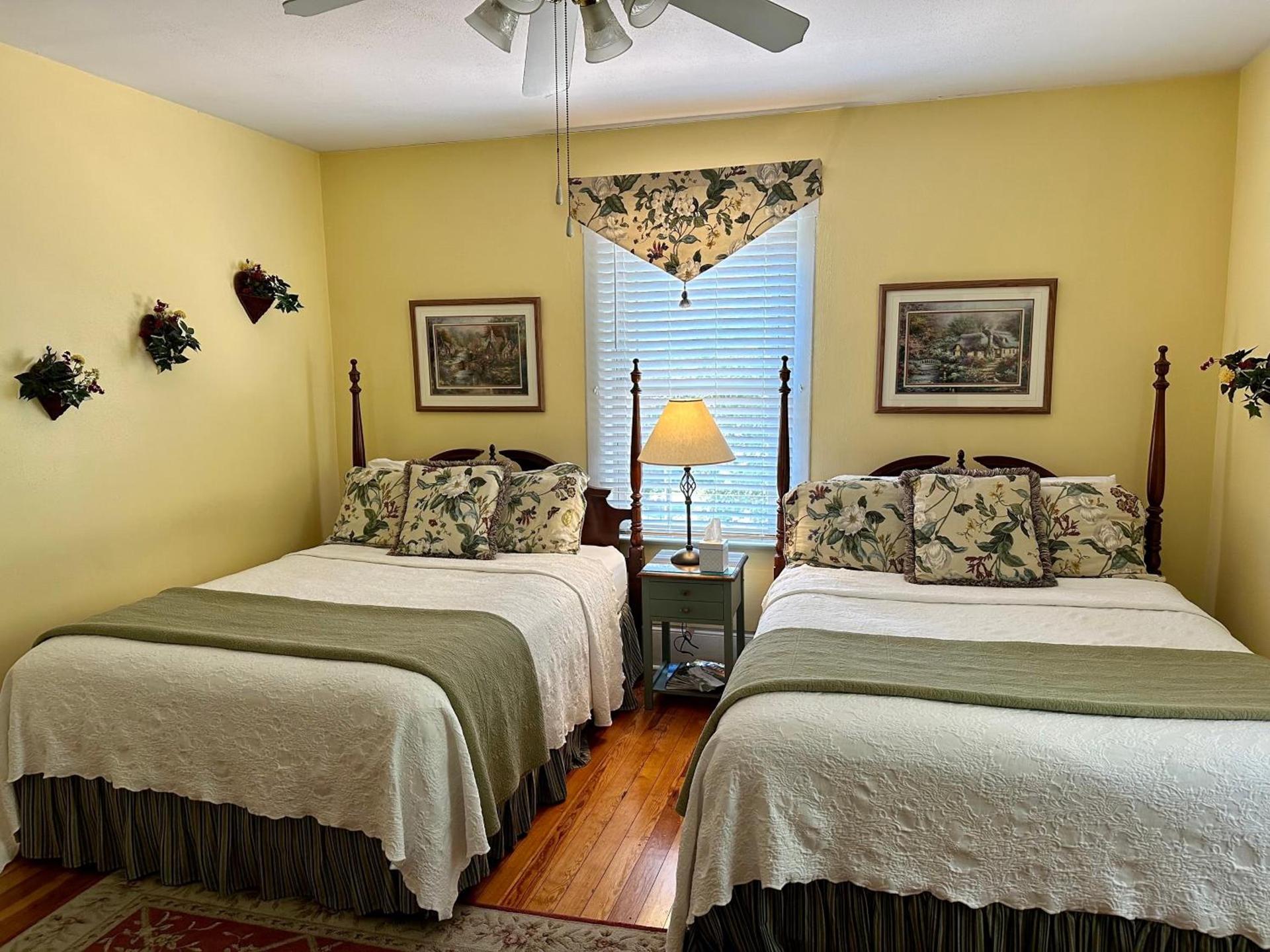 Red Rocker Inn photo 50