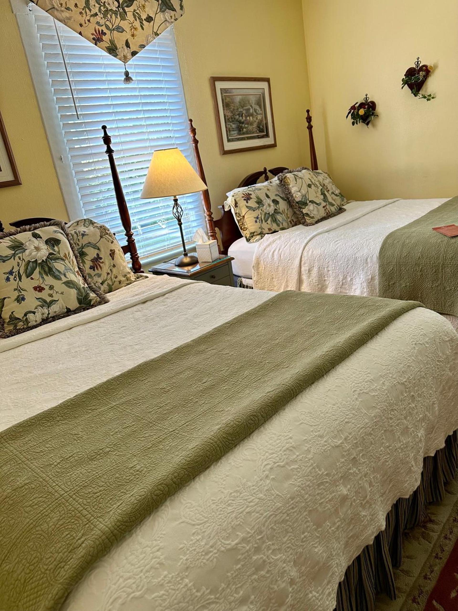 Red Rocker Inn photo 49