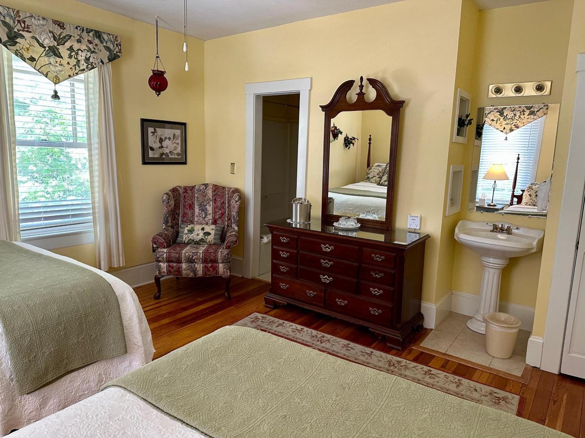 Red Rocker Inn photo 51