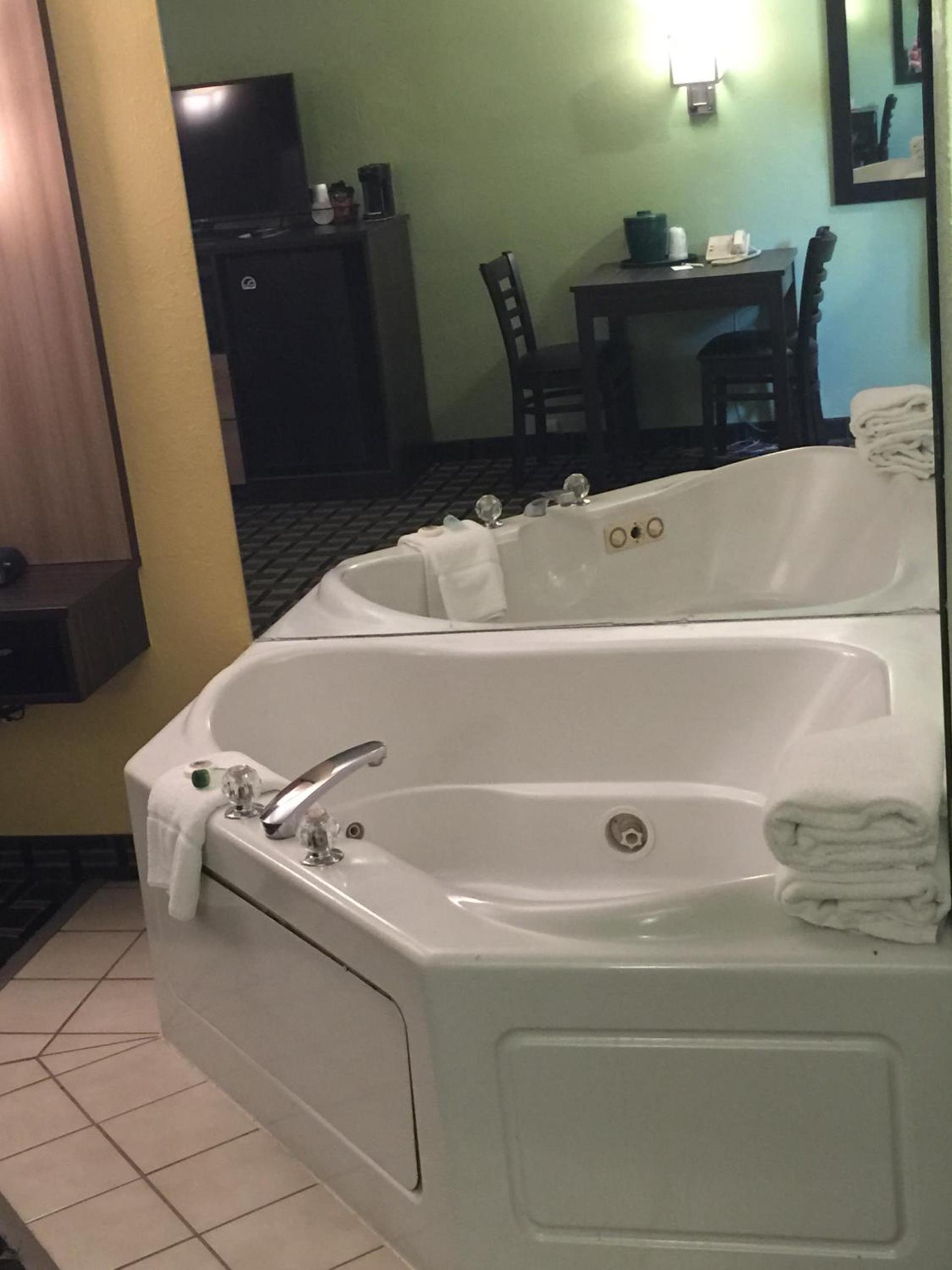 University Manor Inn photo 40
